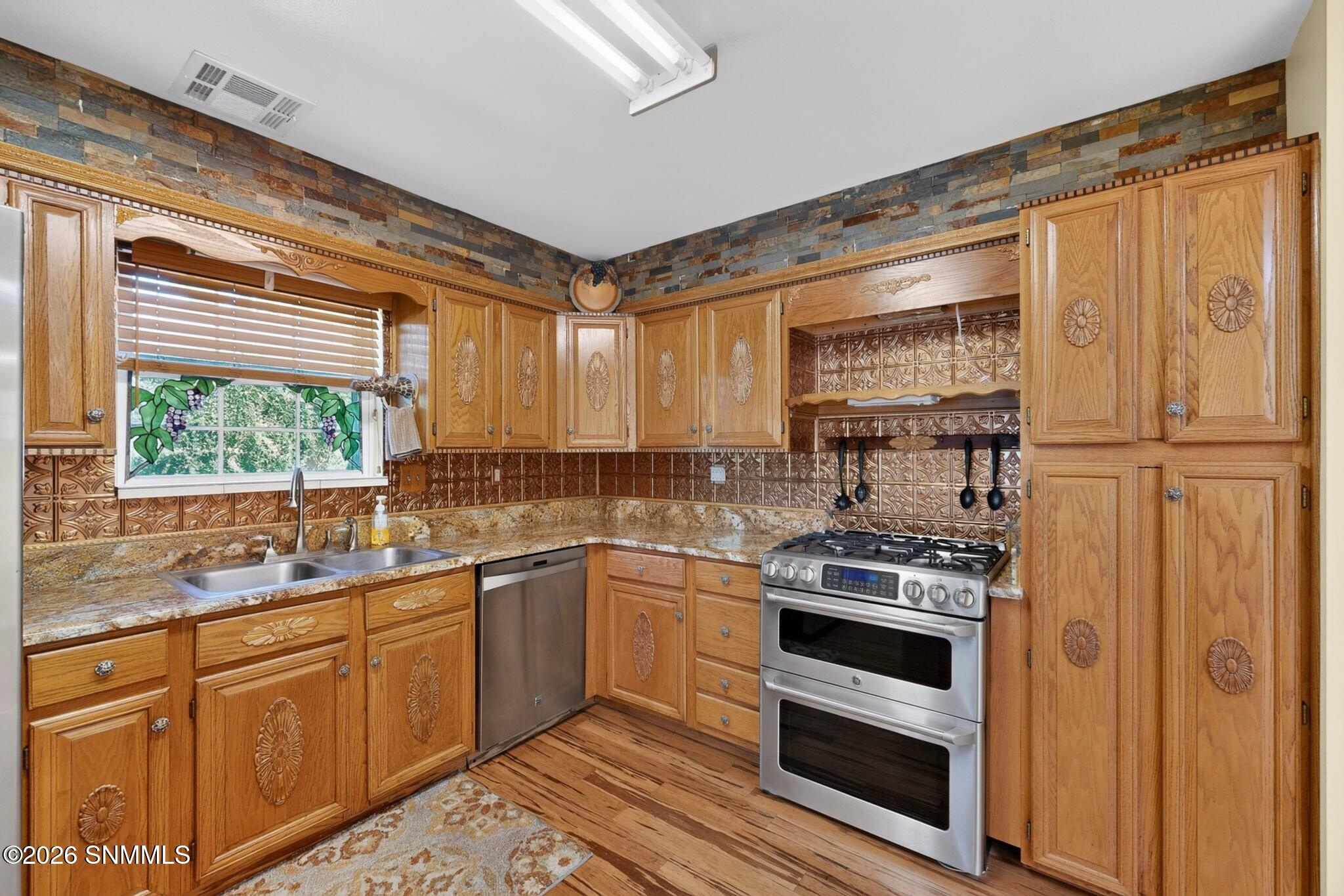 1915 Myrtle Avenue Property Photo 8