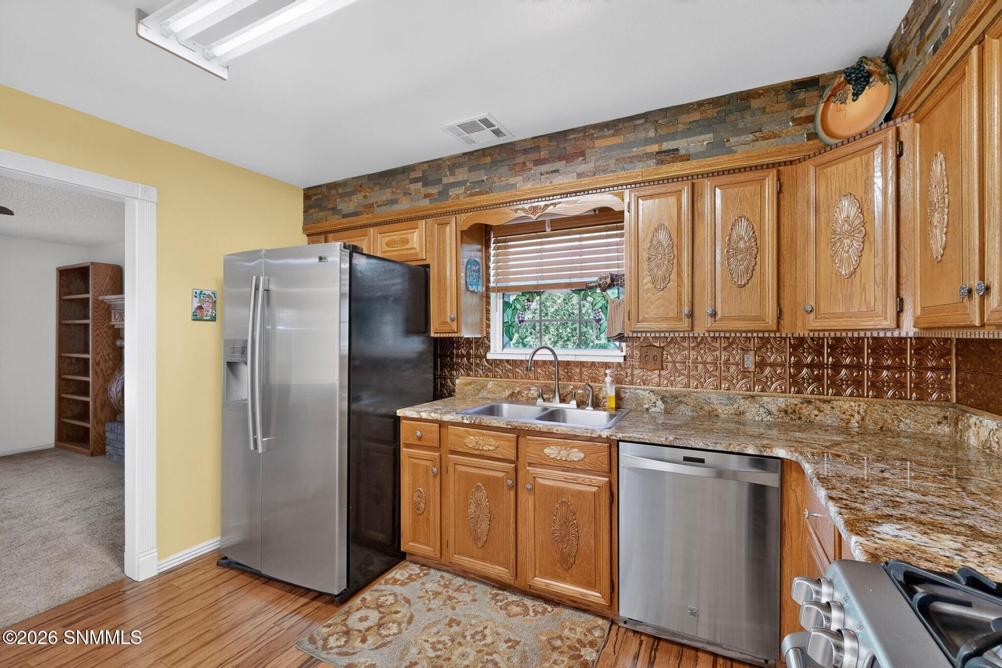 1915 Myrtle Avenue Property Photo 9