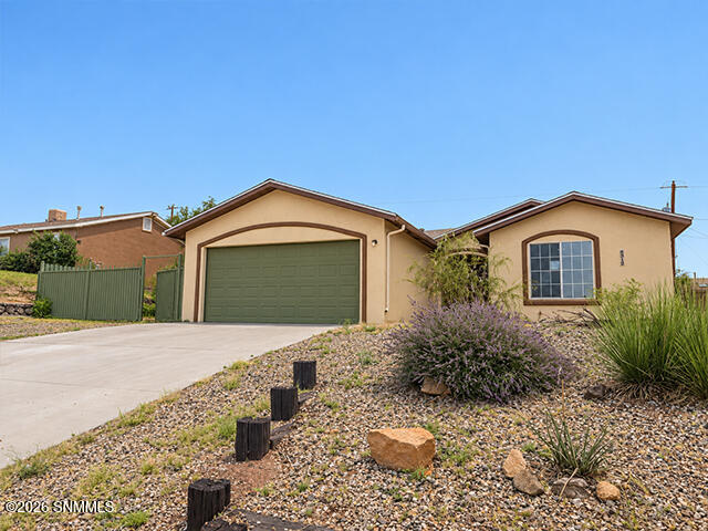 5212 Navajo Trail Property Photo 1