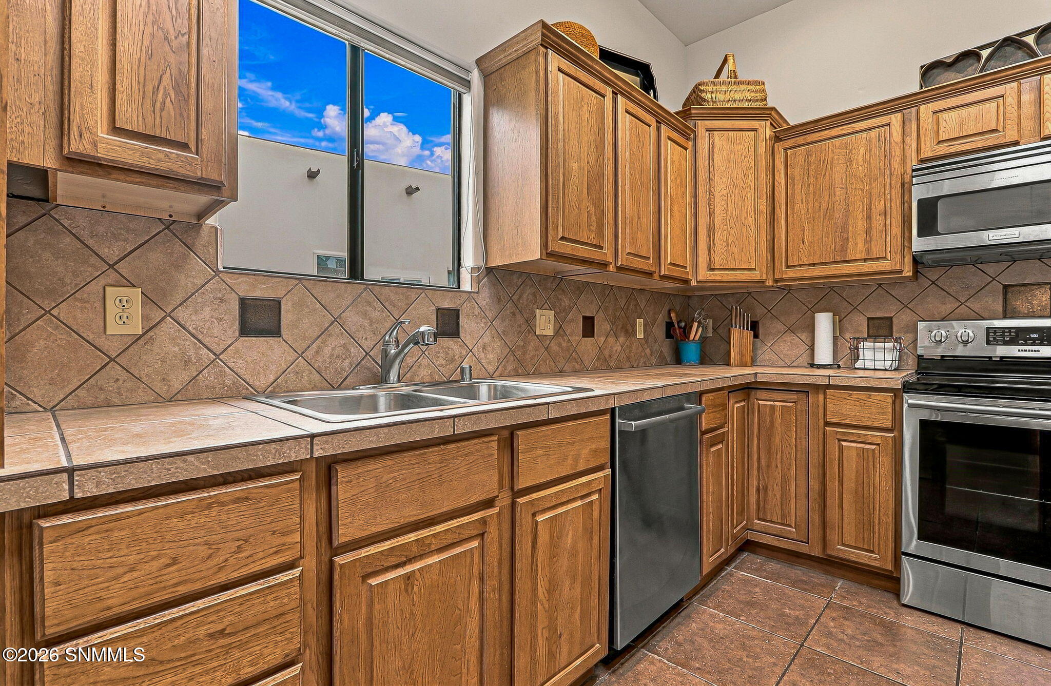 2284 Calais Avenue Property Photo 7