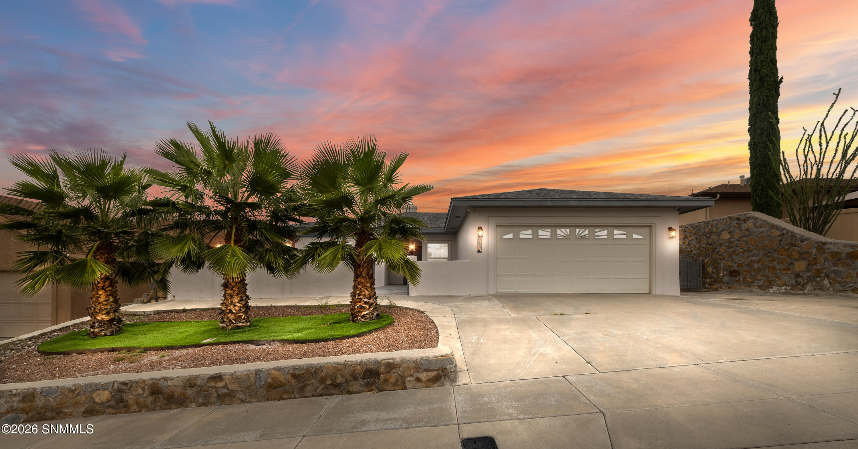 2572 Scenic Crest Loop Property Photo 1