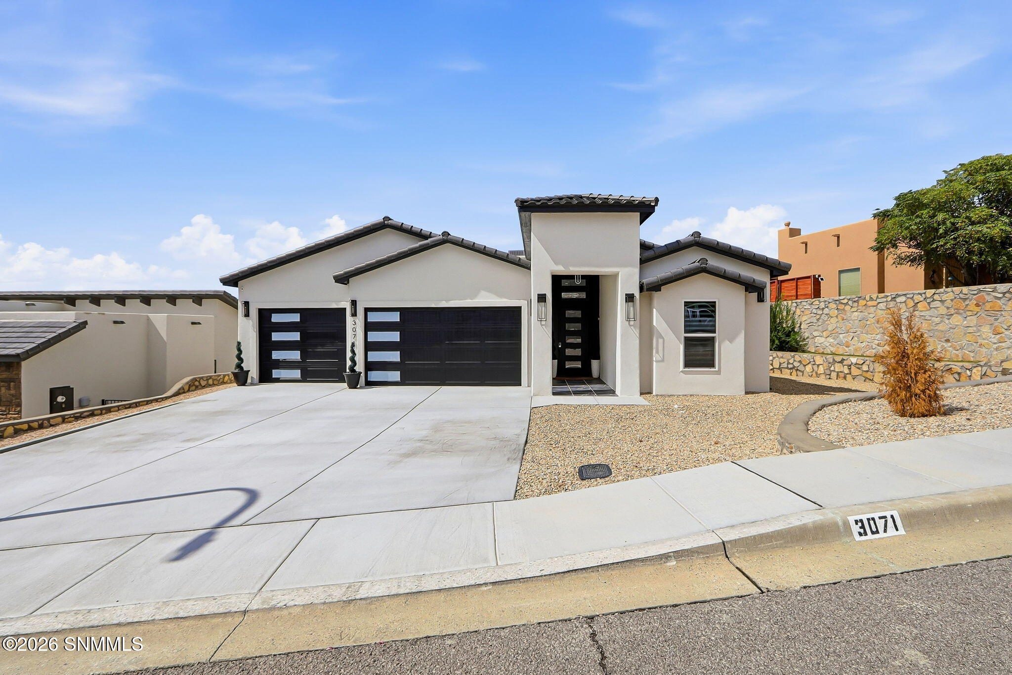 3071 Featherstone Drive Property Photo 1