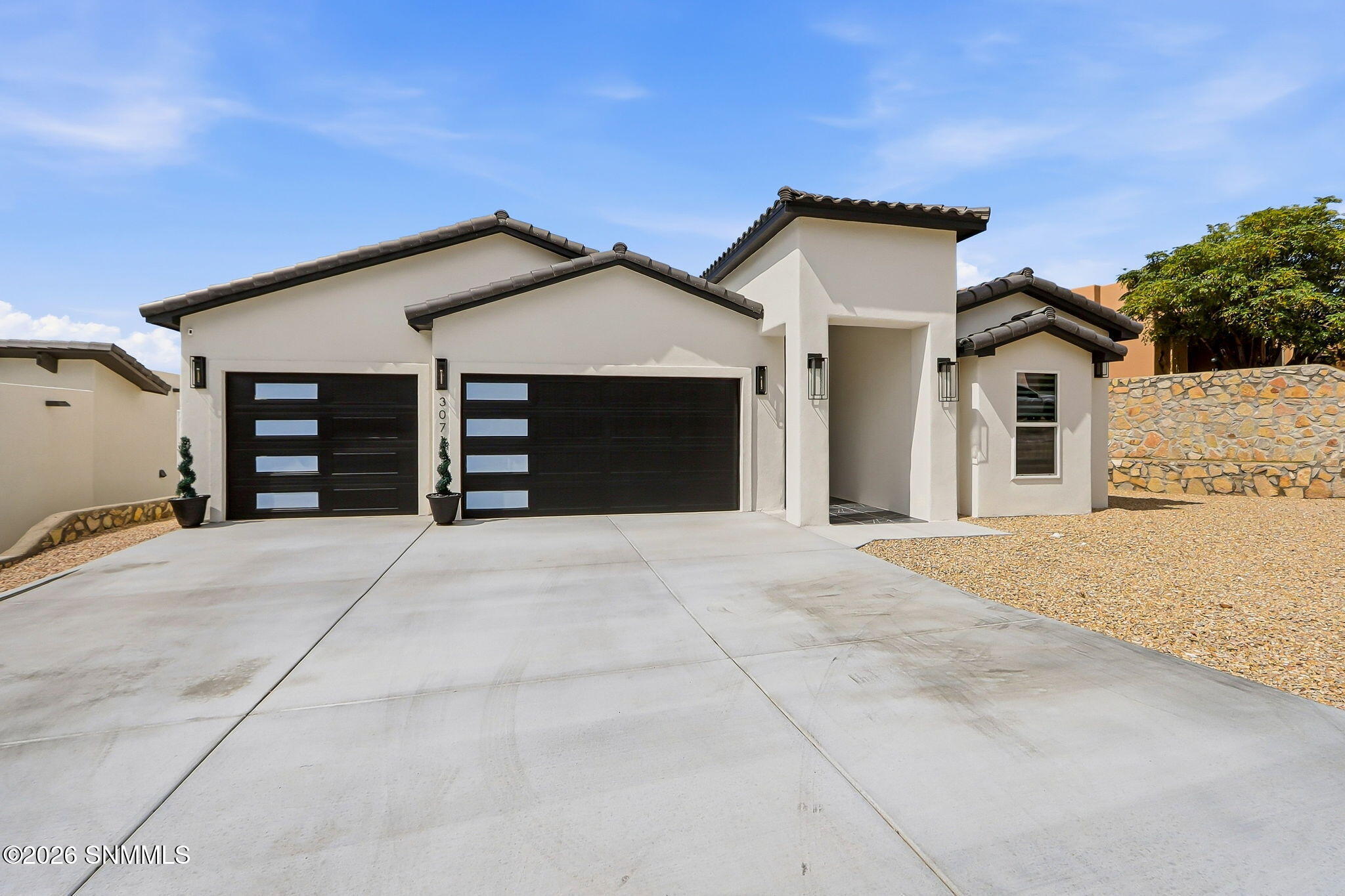 3071 Featherstone Drive Property Photo 3