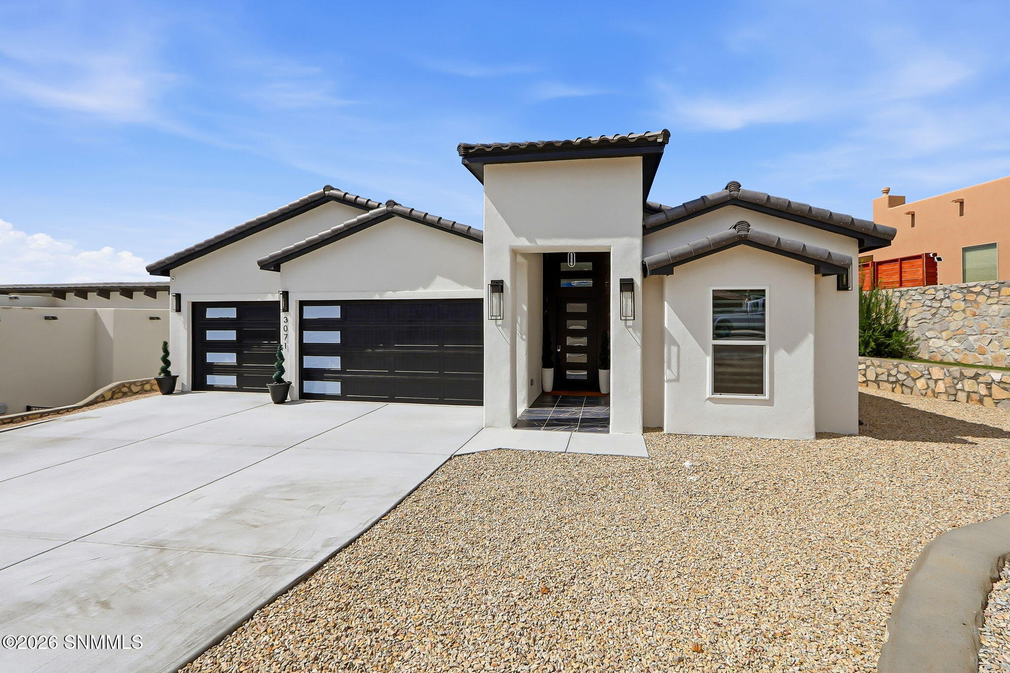 3071 Featherstone Drive Property Photo 4