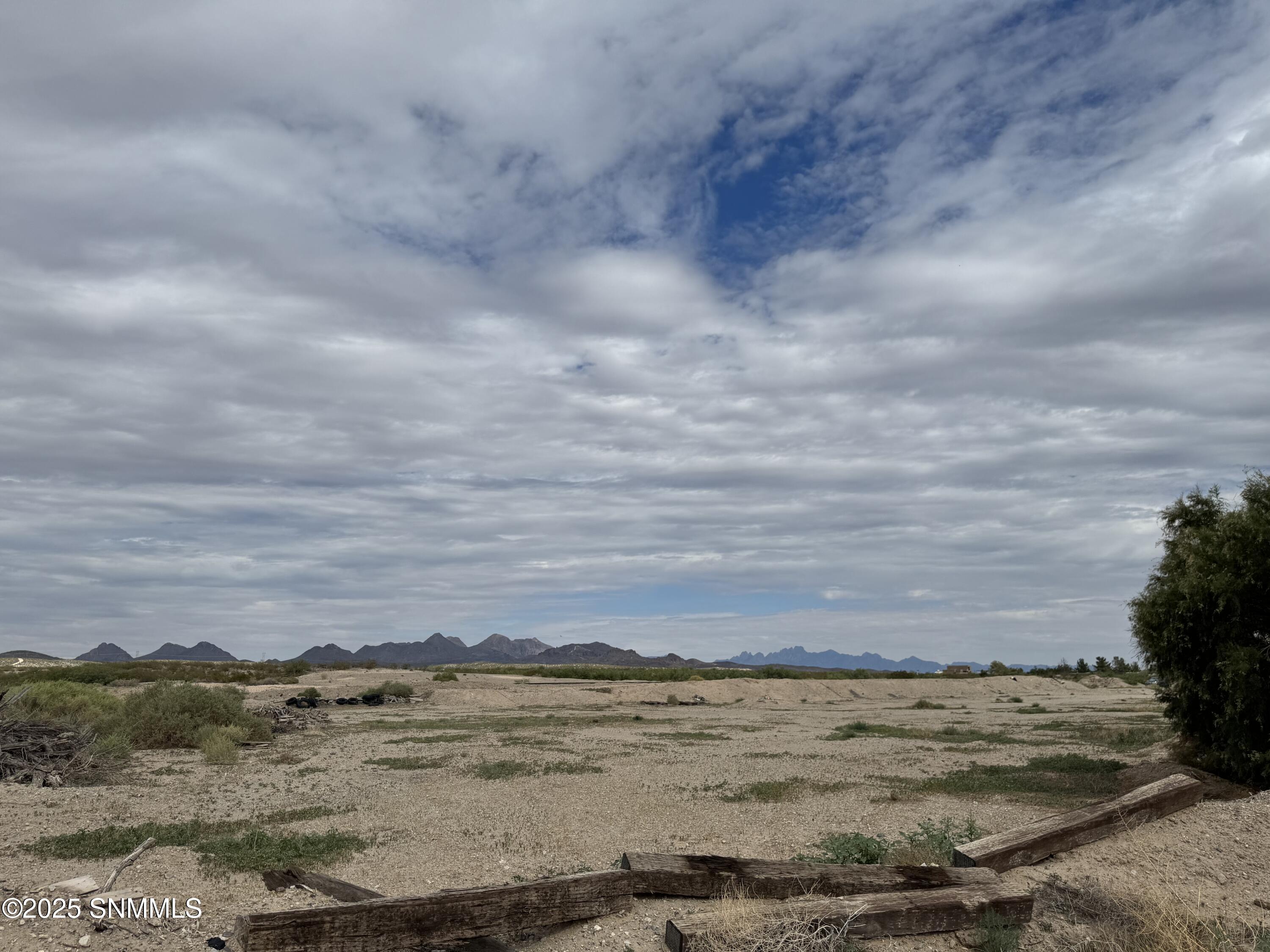 10081 Embarcadero Road Property Photo 4