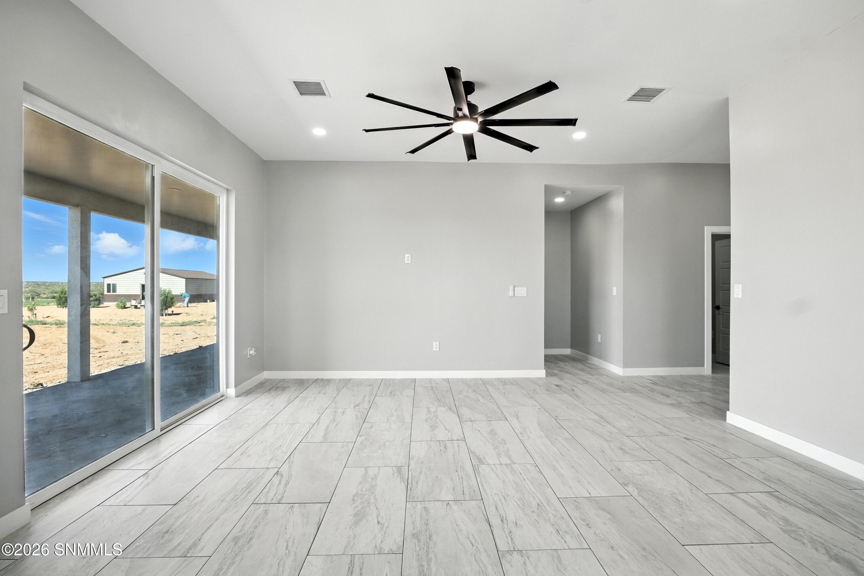 1260 Sahara Desert Drive Property Photo 4