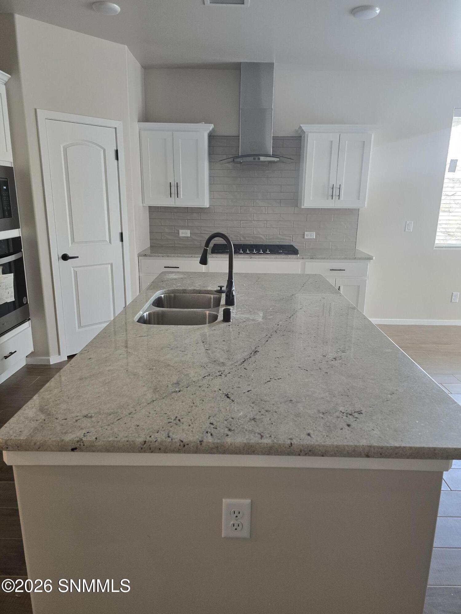 1540 Devine Court Property Photo 3