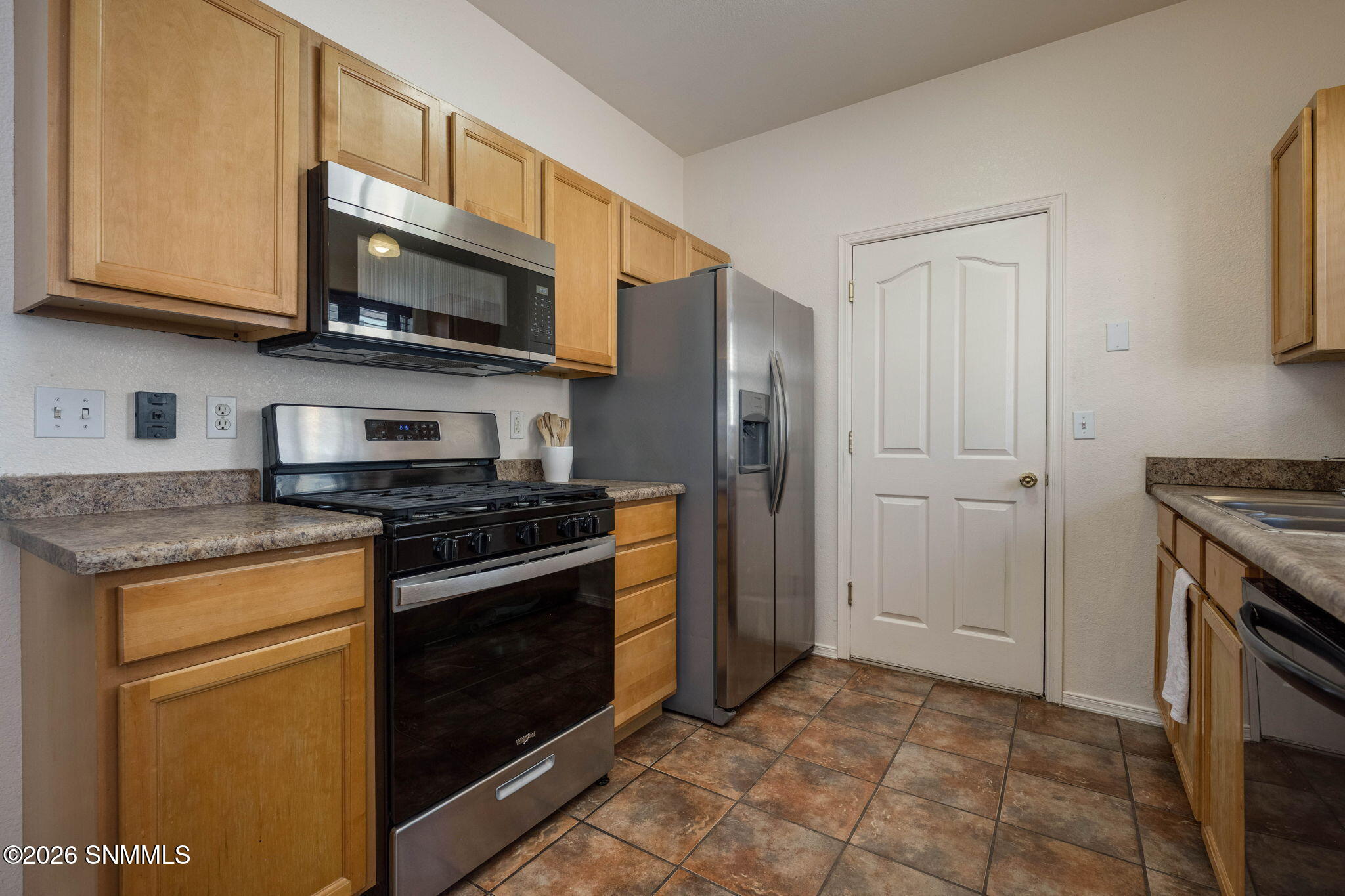 4490 Hillsboro Loop Property Photo 7