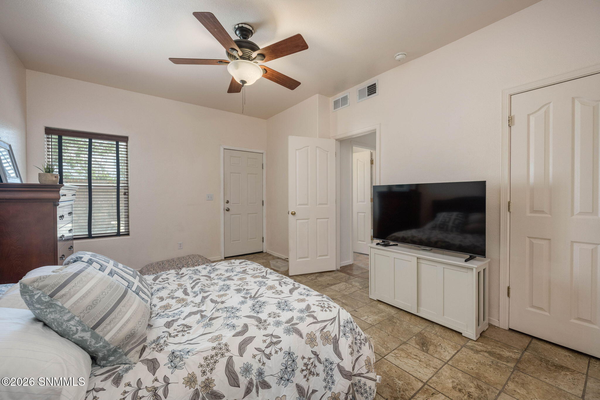 4490 Hillsboro Loop Property Photo 12