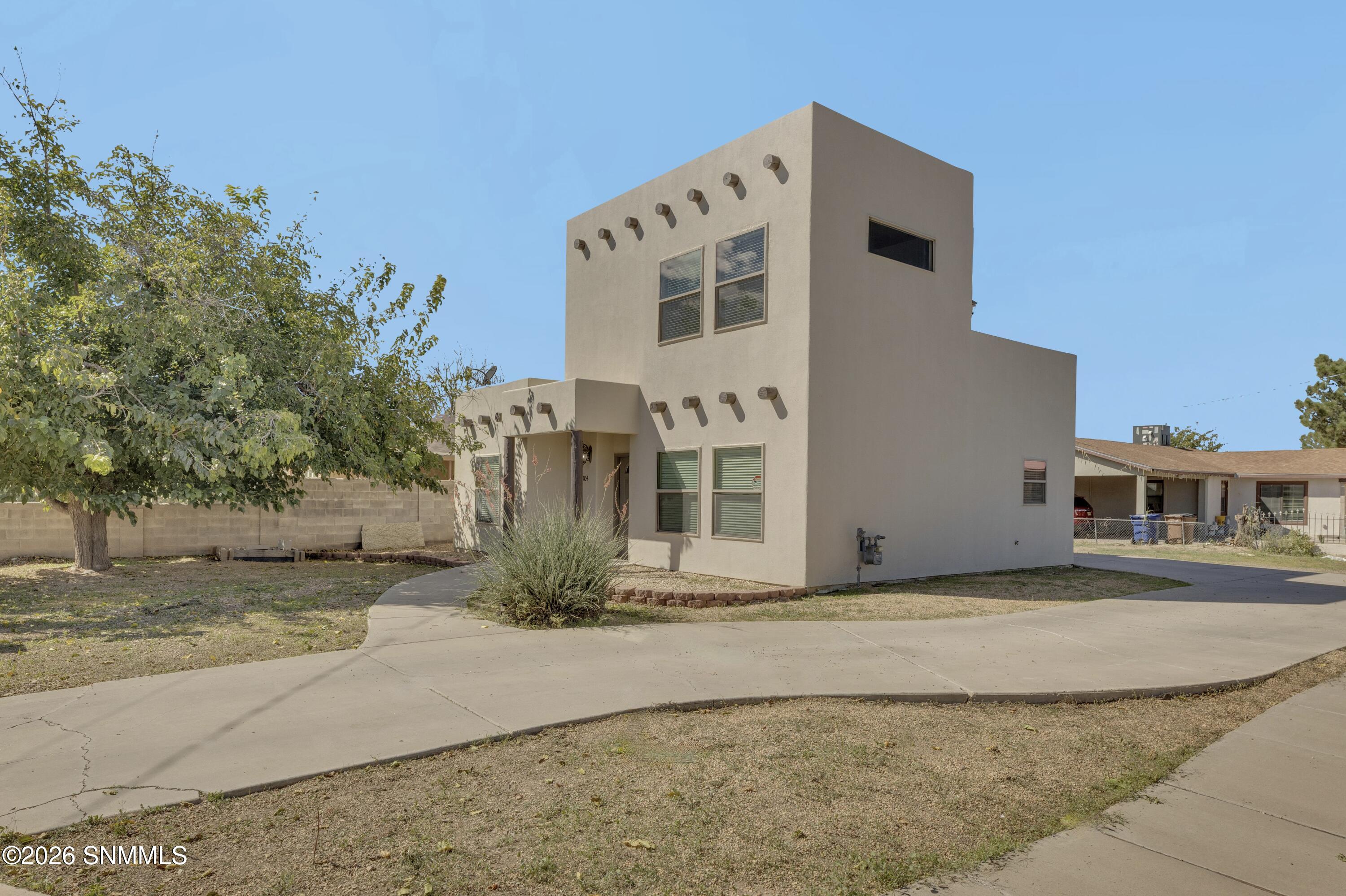 1104 W Parker Road Property Photo 1