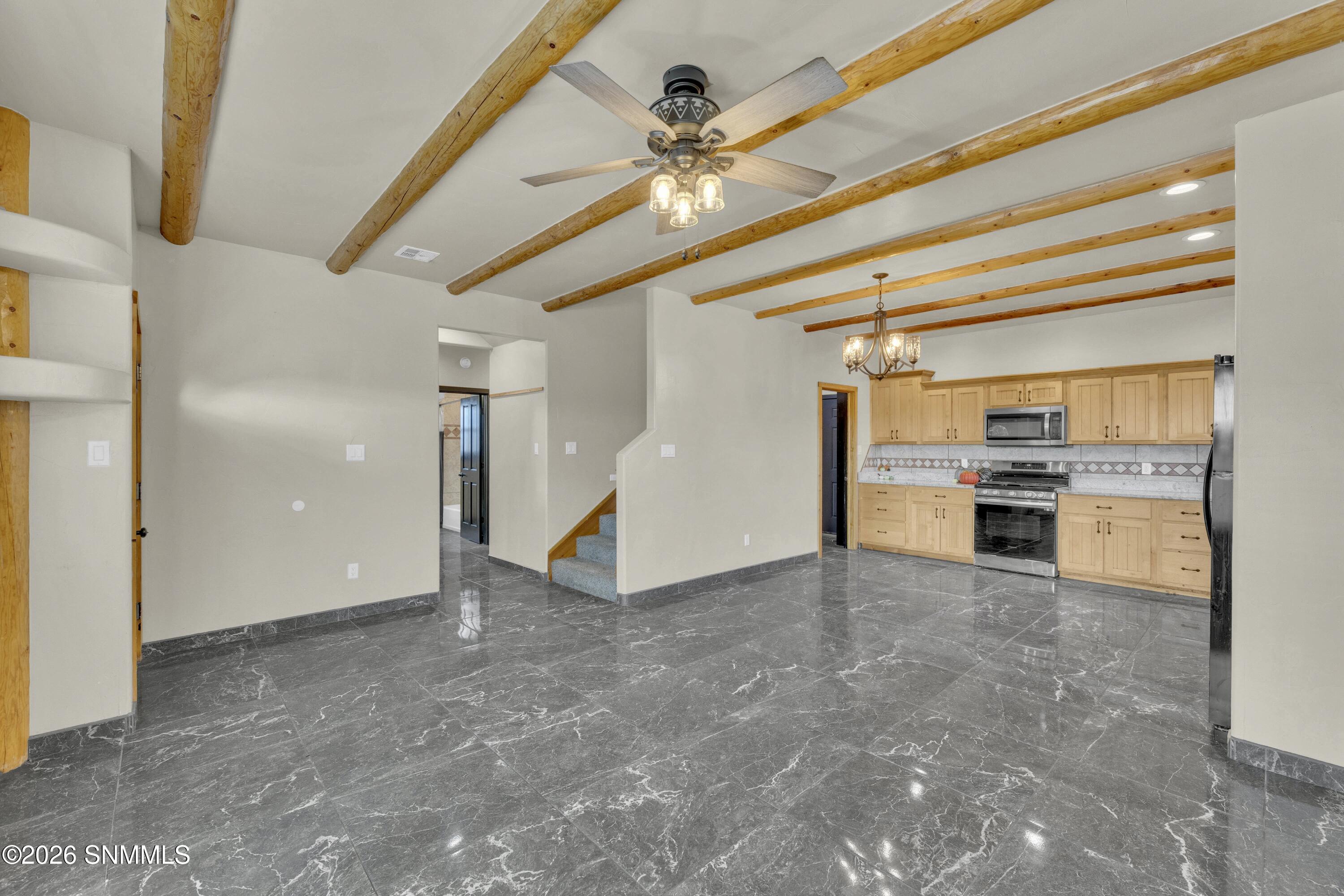 1104 W Parker Road Property Photo 4