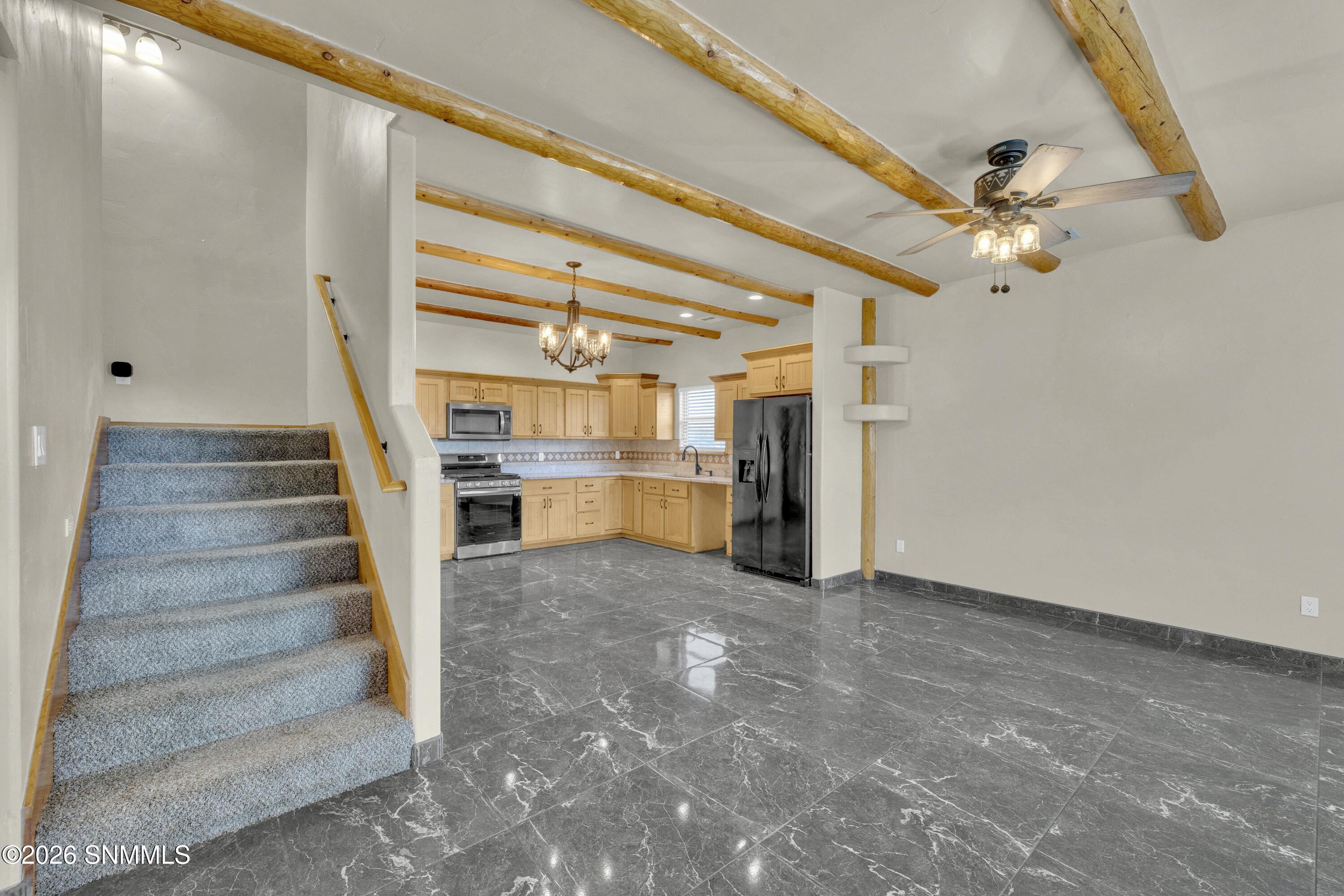 1104 W Parker Road Property Photo 5