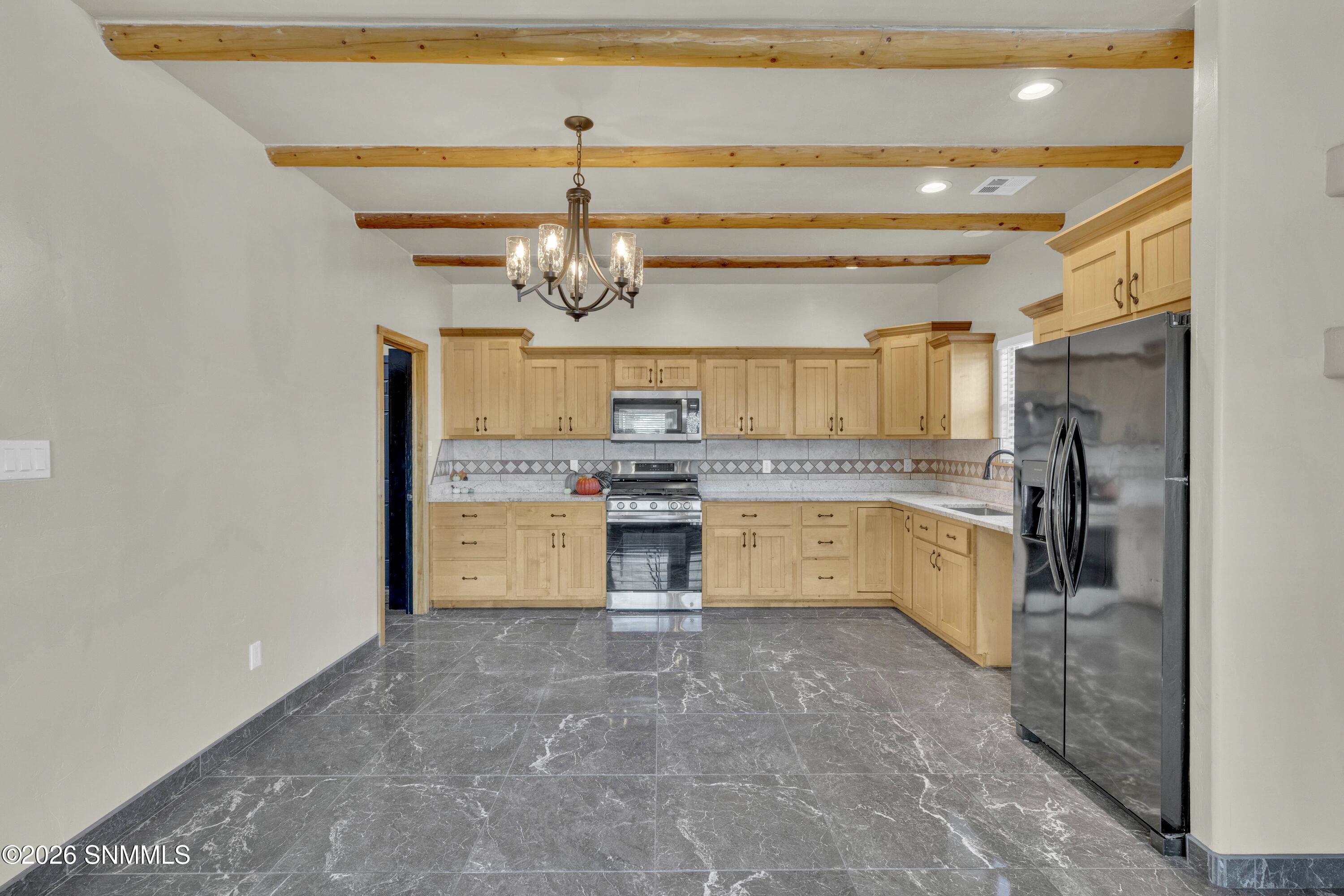 1104 W Parker Road Property Photo 6