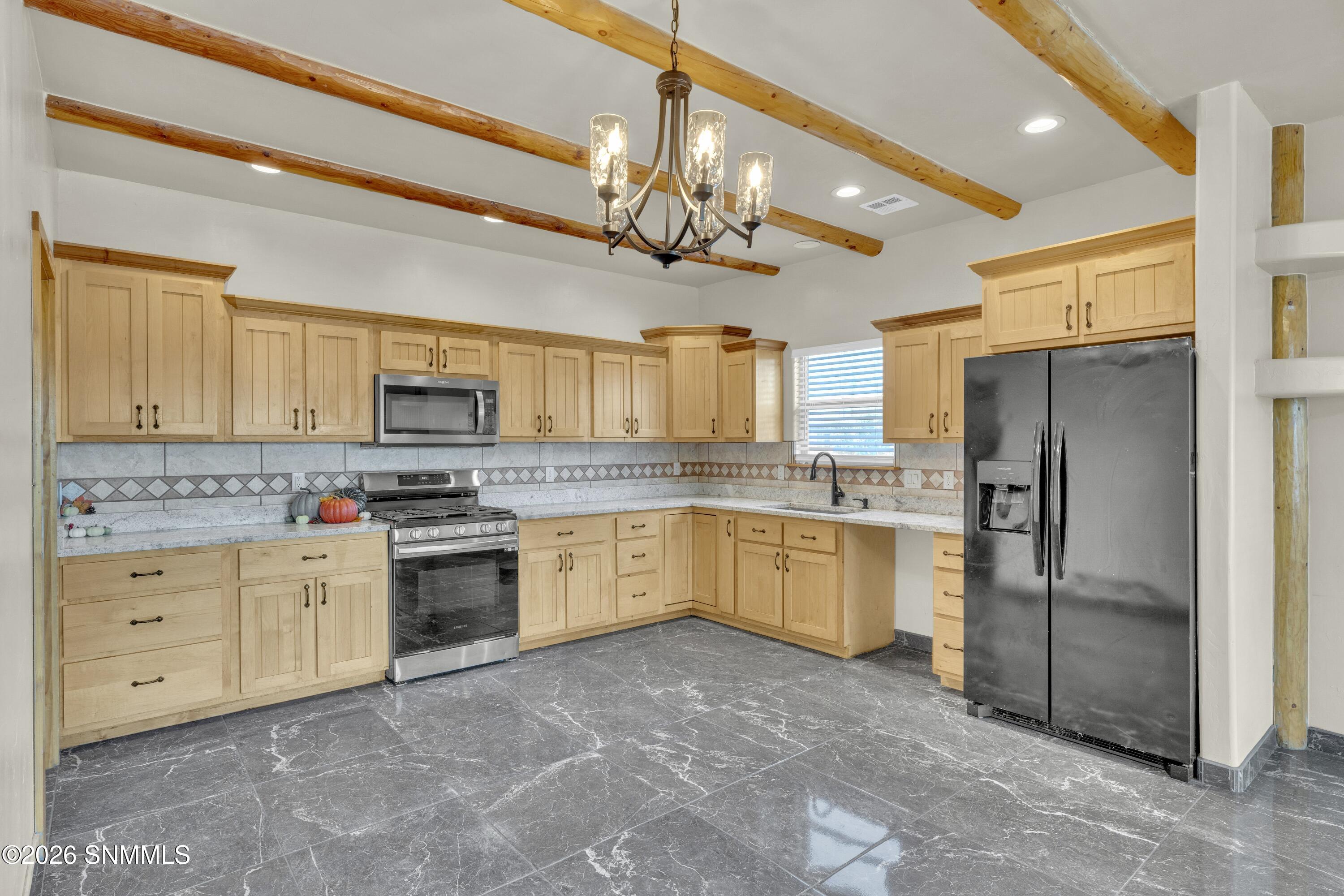 1104 W Parker Road Property Photo 8