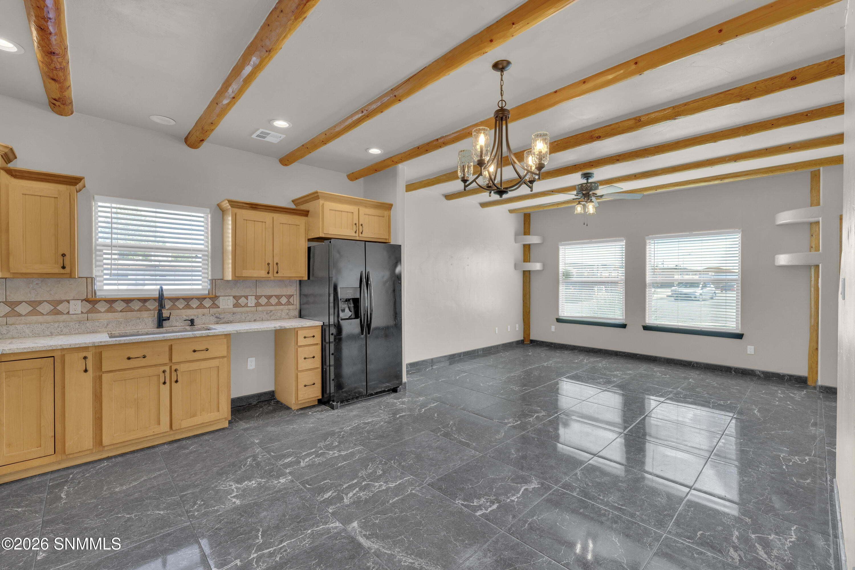 1104 W Parker Road Property Photo 10