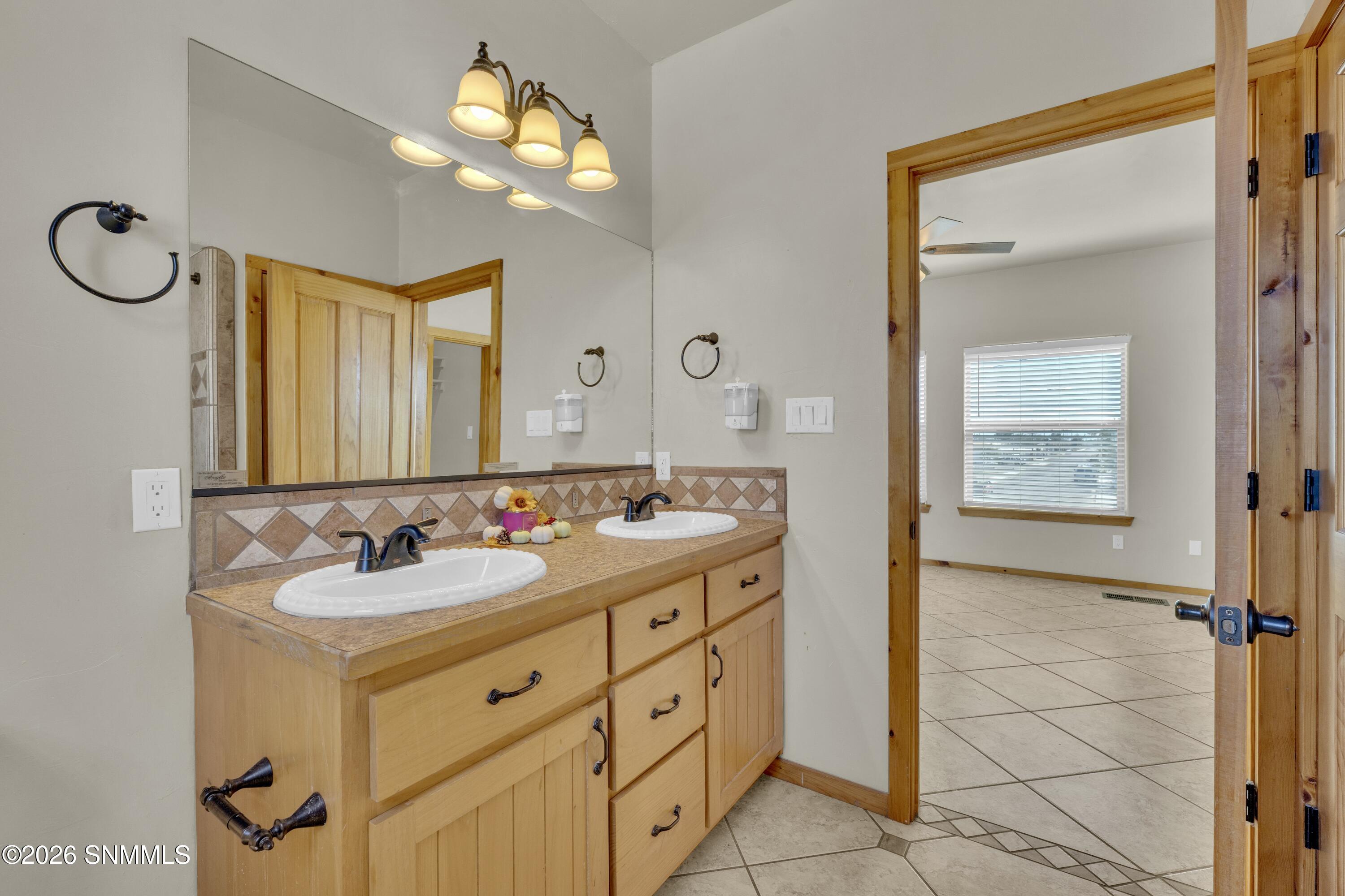 1104 W Parker Road Property Photo 30