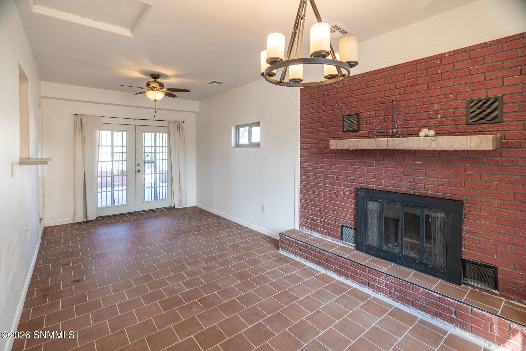 2400 S Solano Drive Property Photo 2