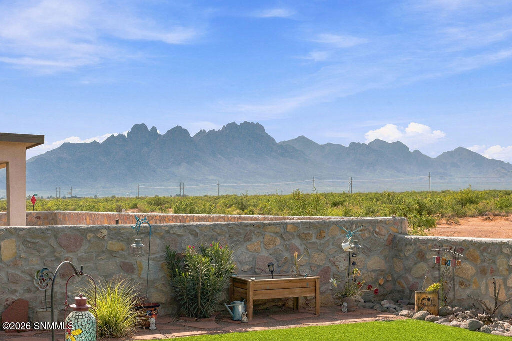 7250 Aretha Way Property Photo 3