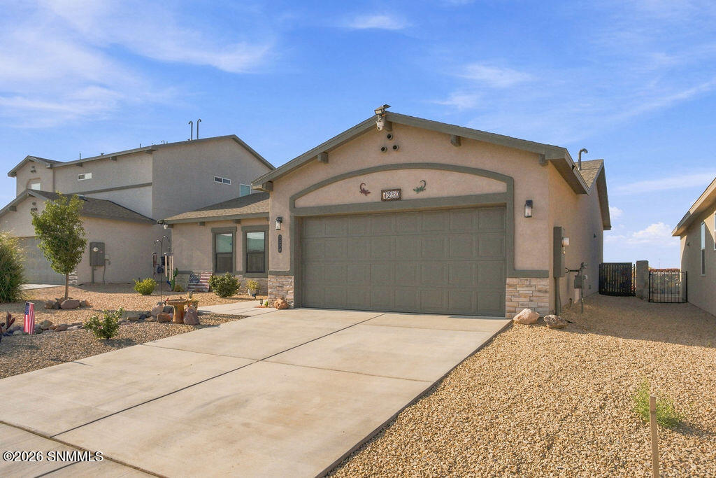 7250 Aretha Way Property Photo 6