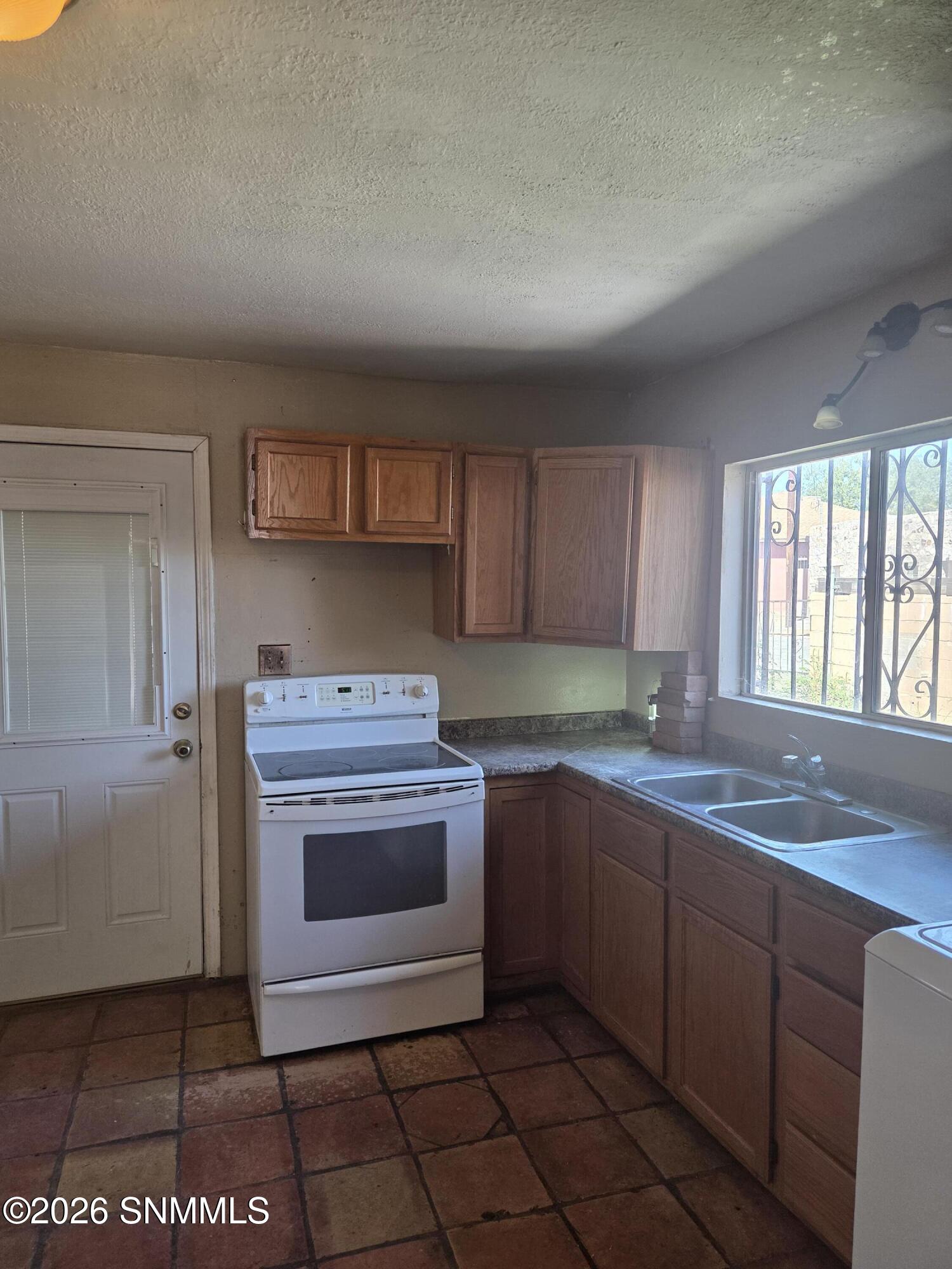 343 E Bowman Avenue Property Photo 8