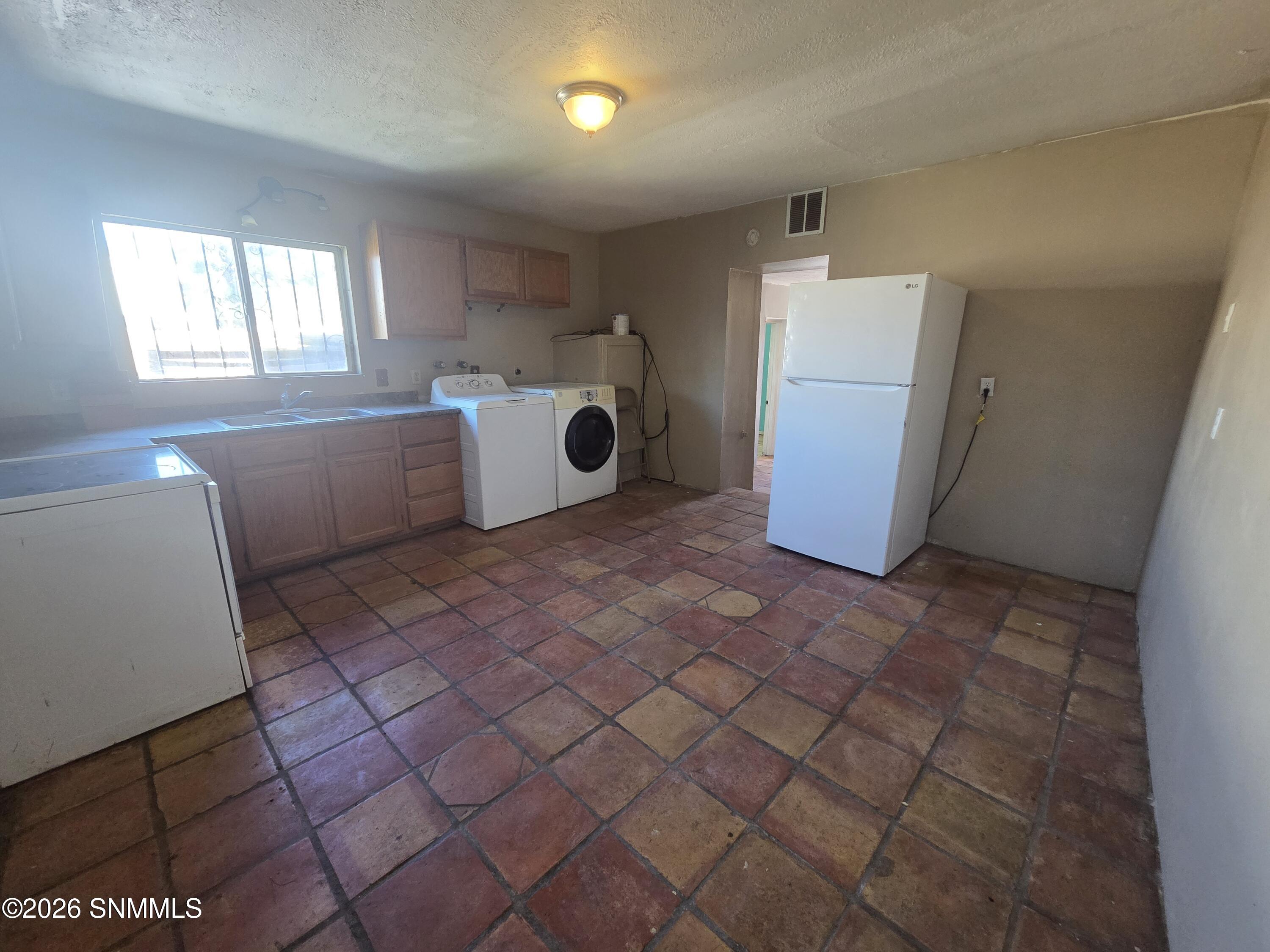 343 E Bowman Avenue Property Photo 9