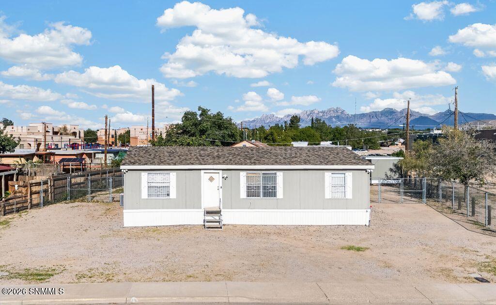 1611 W Park Drive Property Photo 1