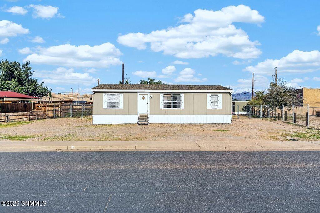 1611 W Park Drive Property Photo 2