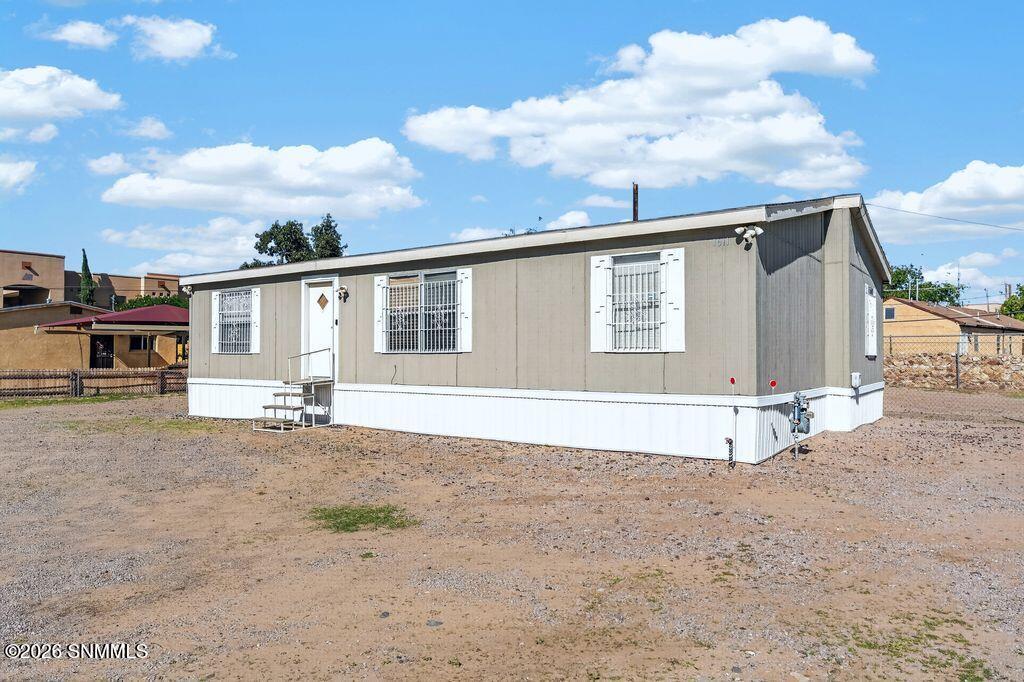 1611 W Park Drive Property Photo 3