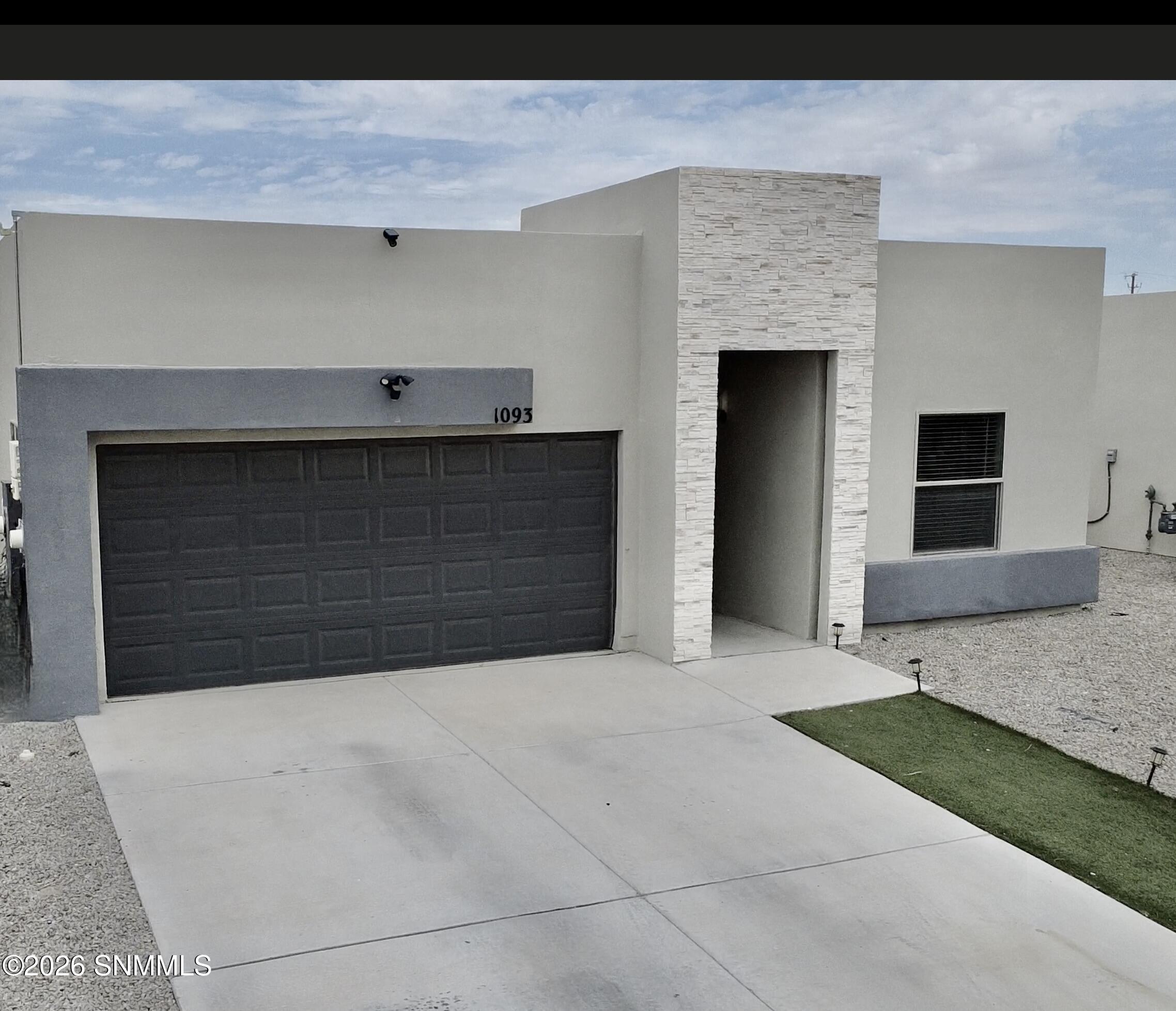 1093 Nickel Hill Avenue Property Photo 1
