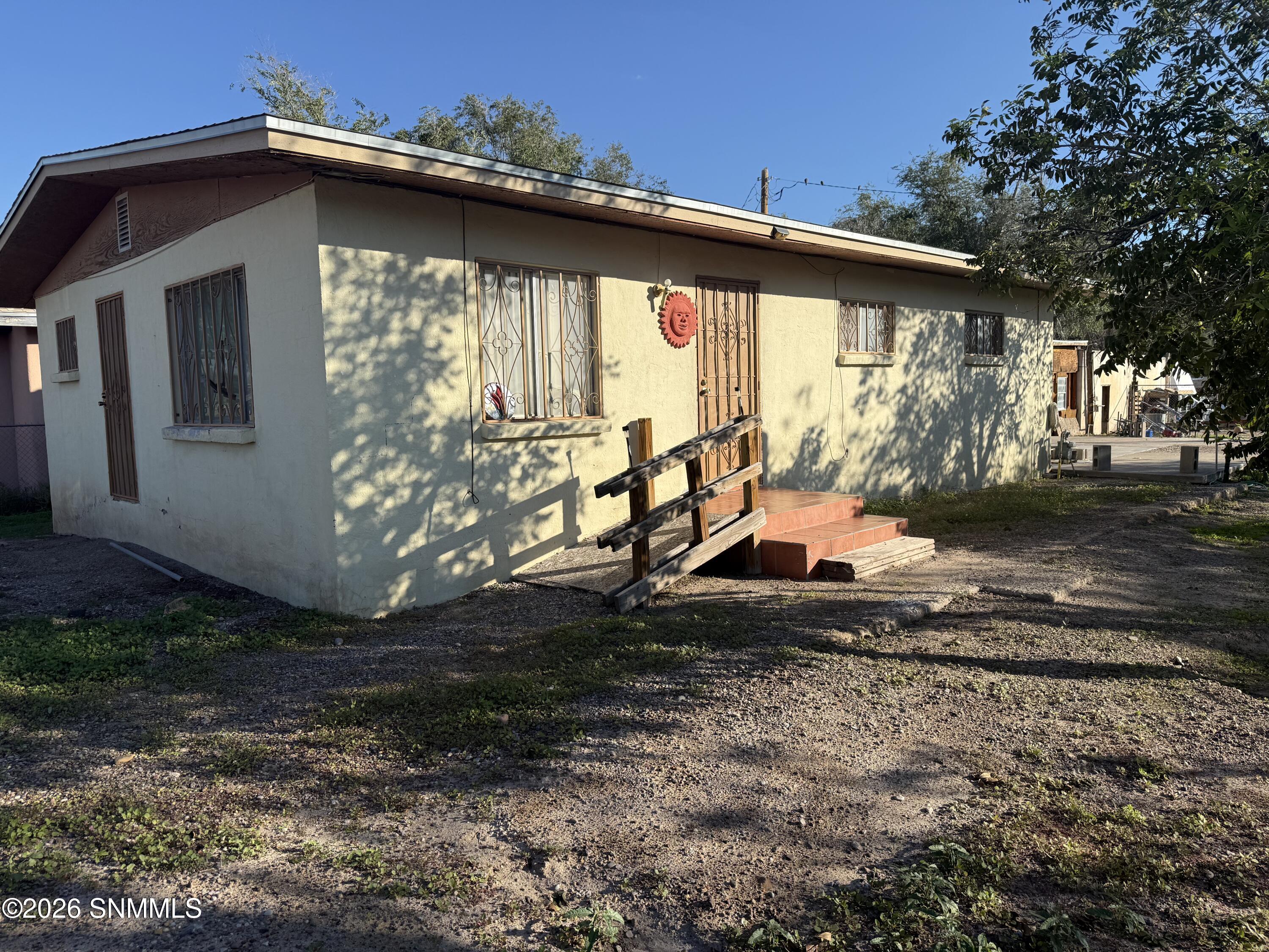 211 E Corpening Avenue Property Photo 1