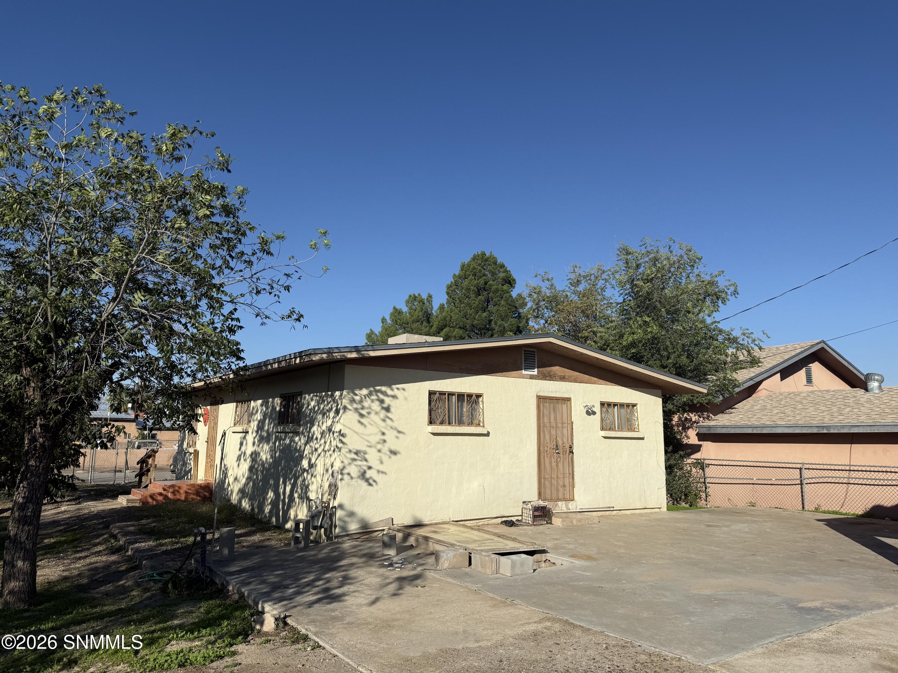 211 E Corpening Avenue Property Photo 2