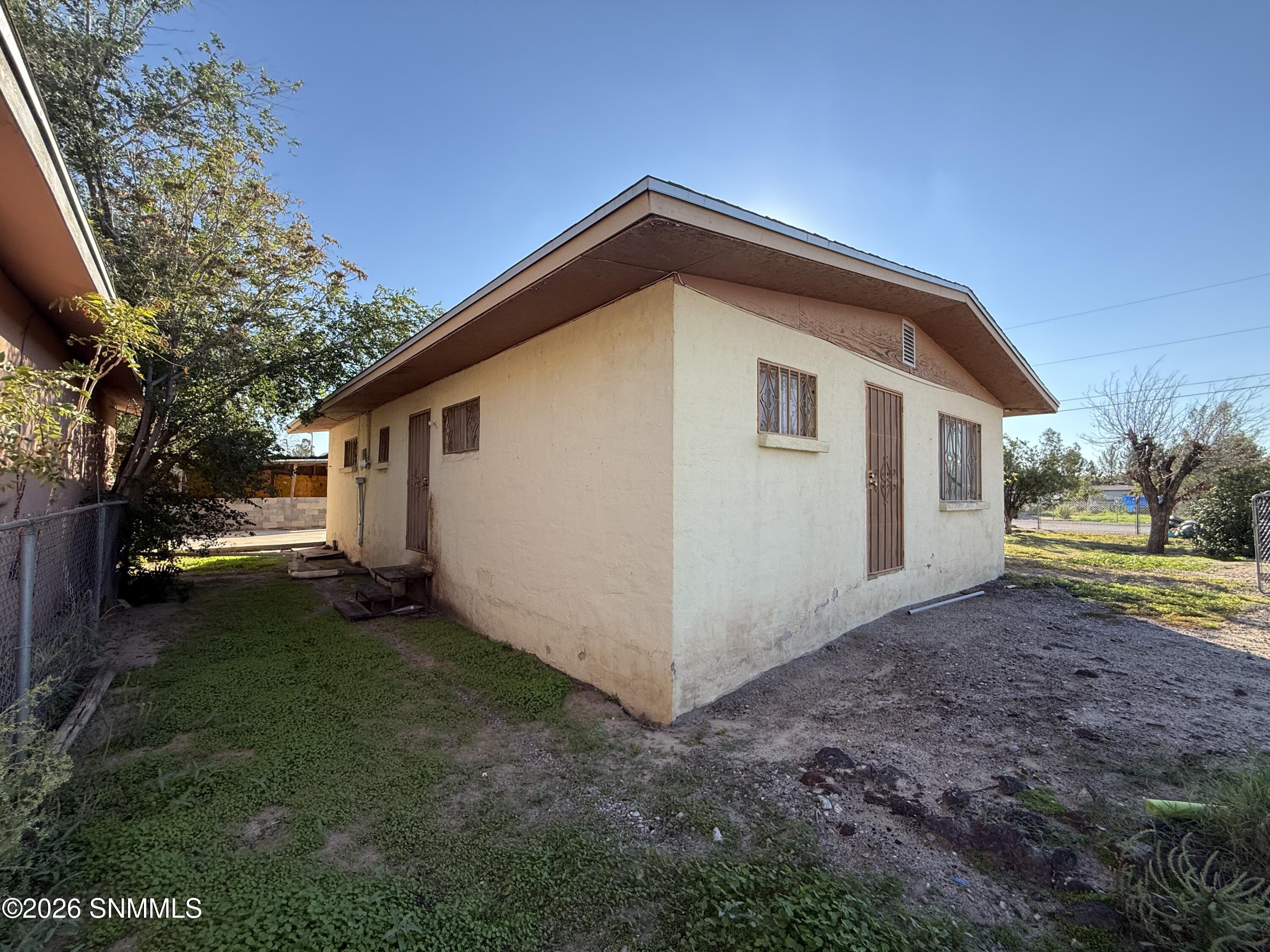 211 E Corpening Avenue Property Photo 3