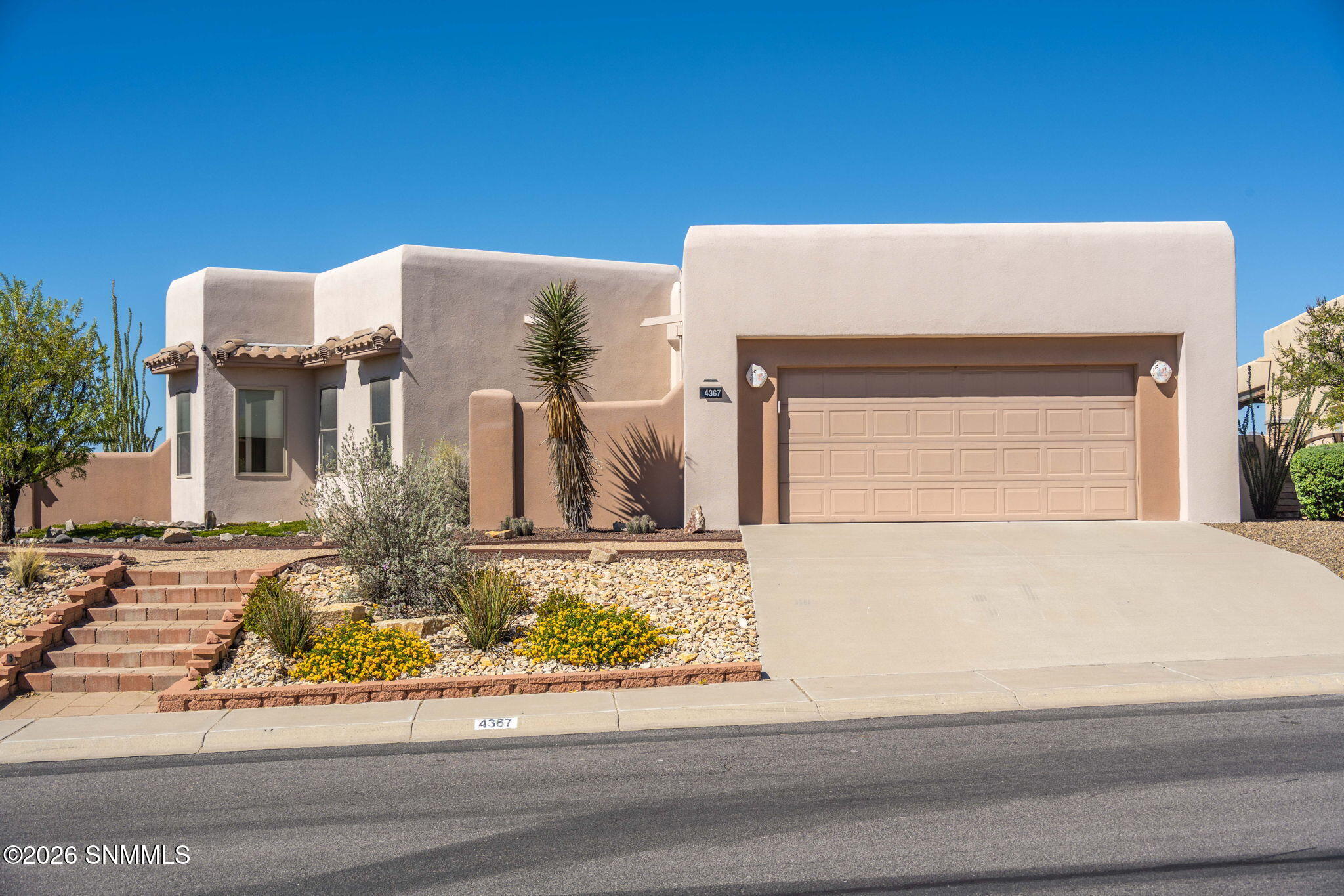 4367 Isleta Court Property Photo 4