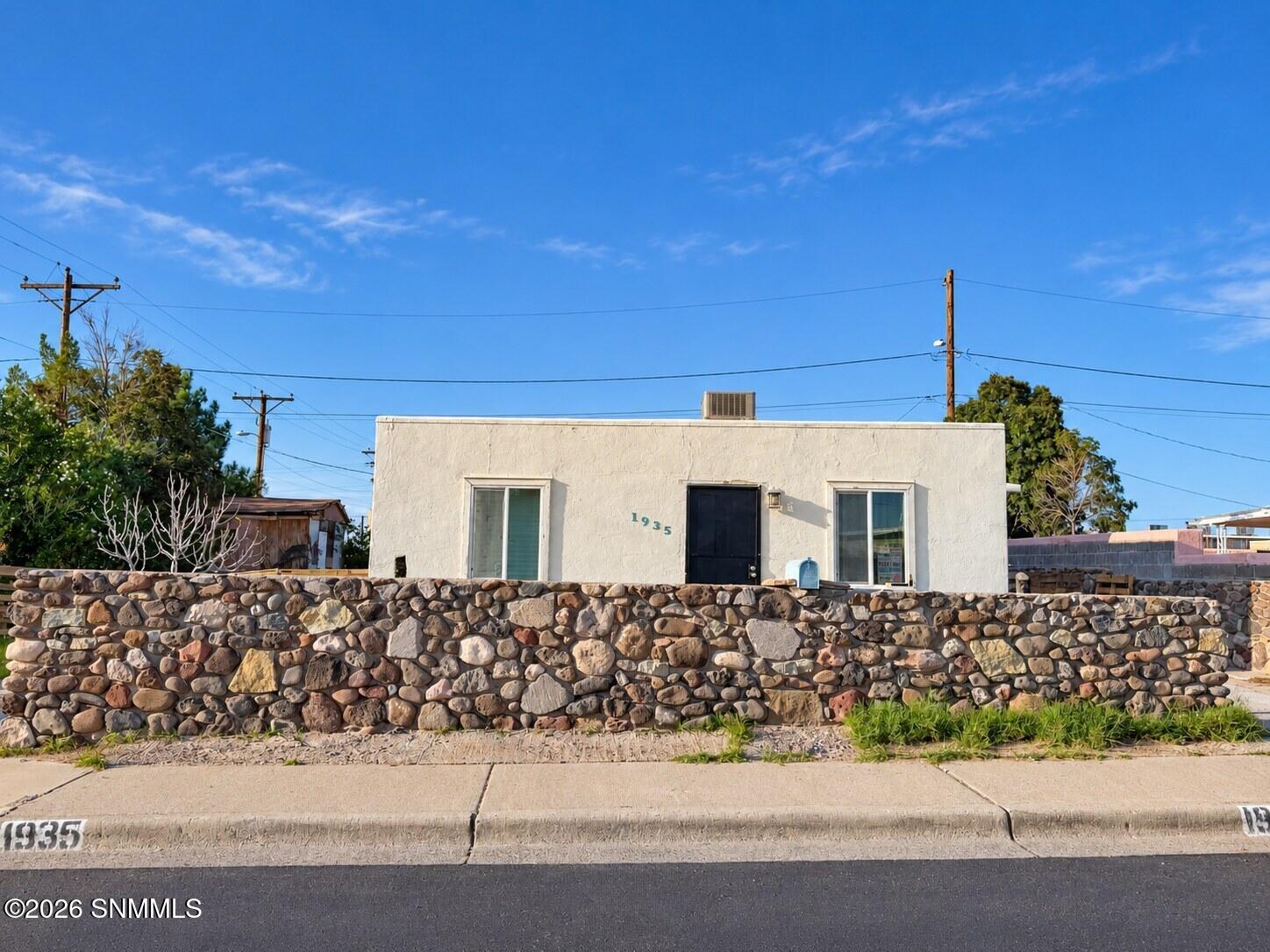 1935 Palomas Avenue Property Photo 1