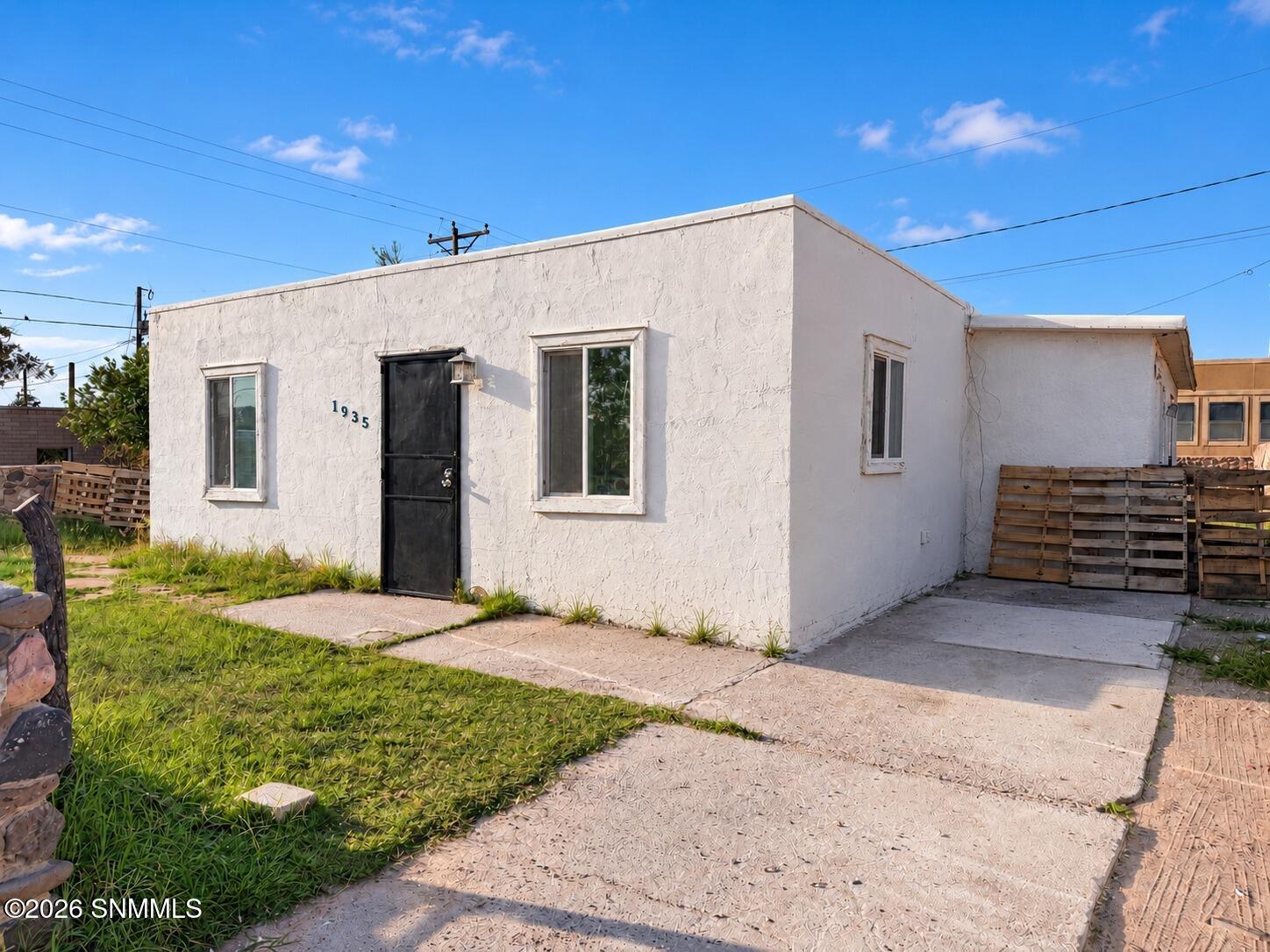 1935 Palomas Avenue Property Photo 2