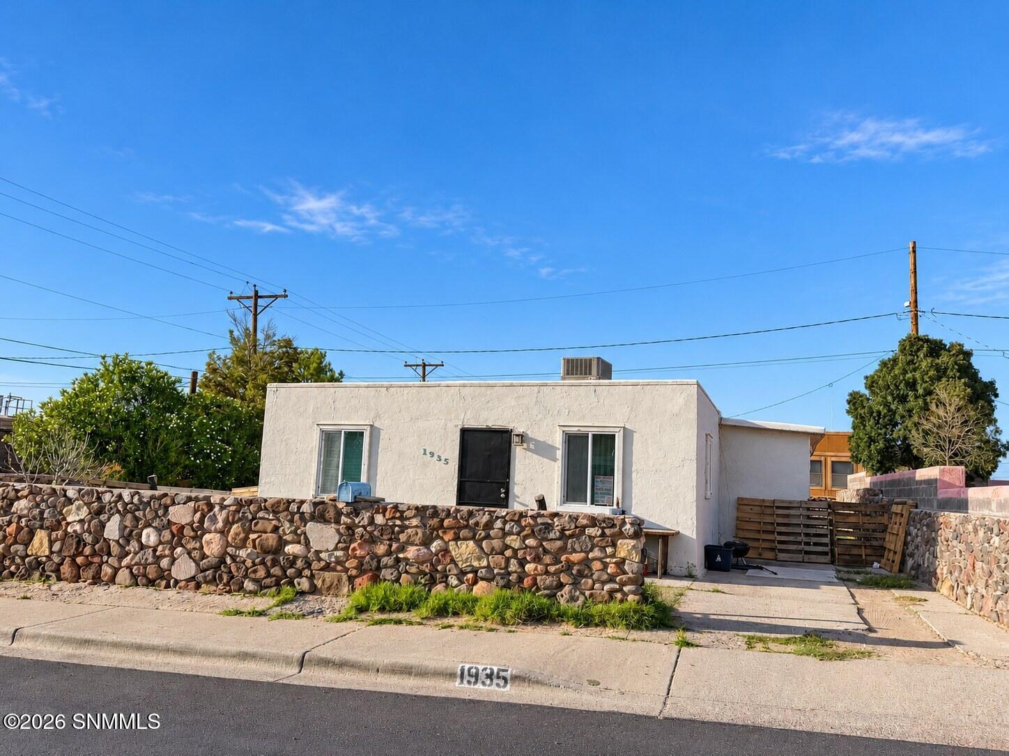 1935 Palomas Avenue Property Photo 5