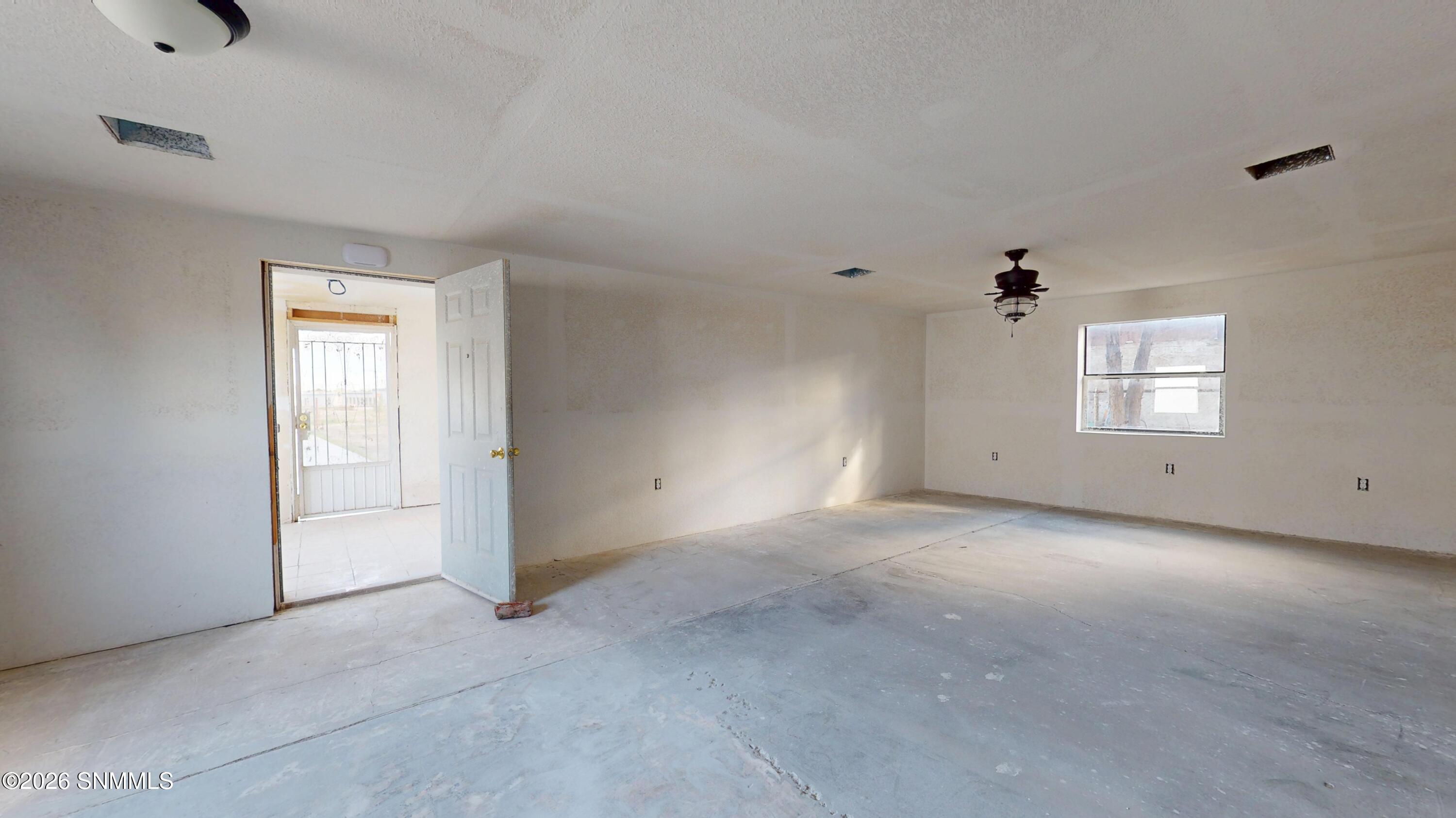 886 E Picacho Avenue Property Photo 6