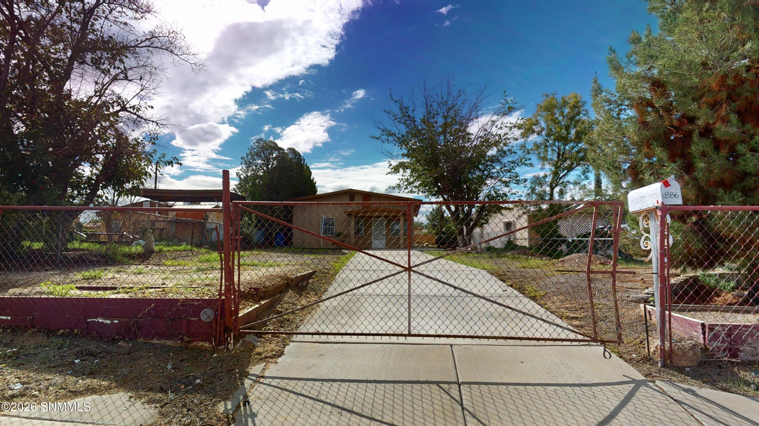886 E Picacho Avenue Property Photo 32