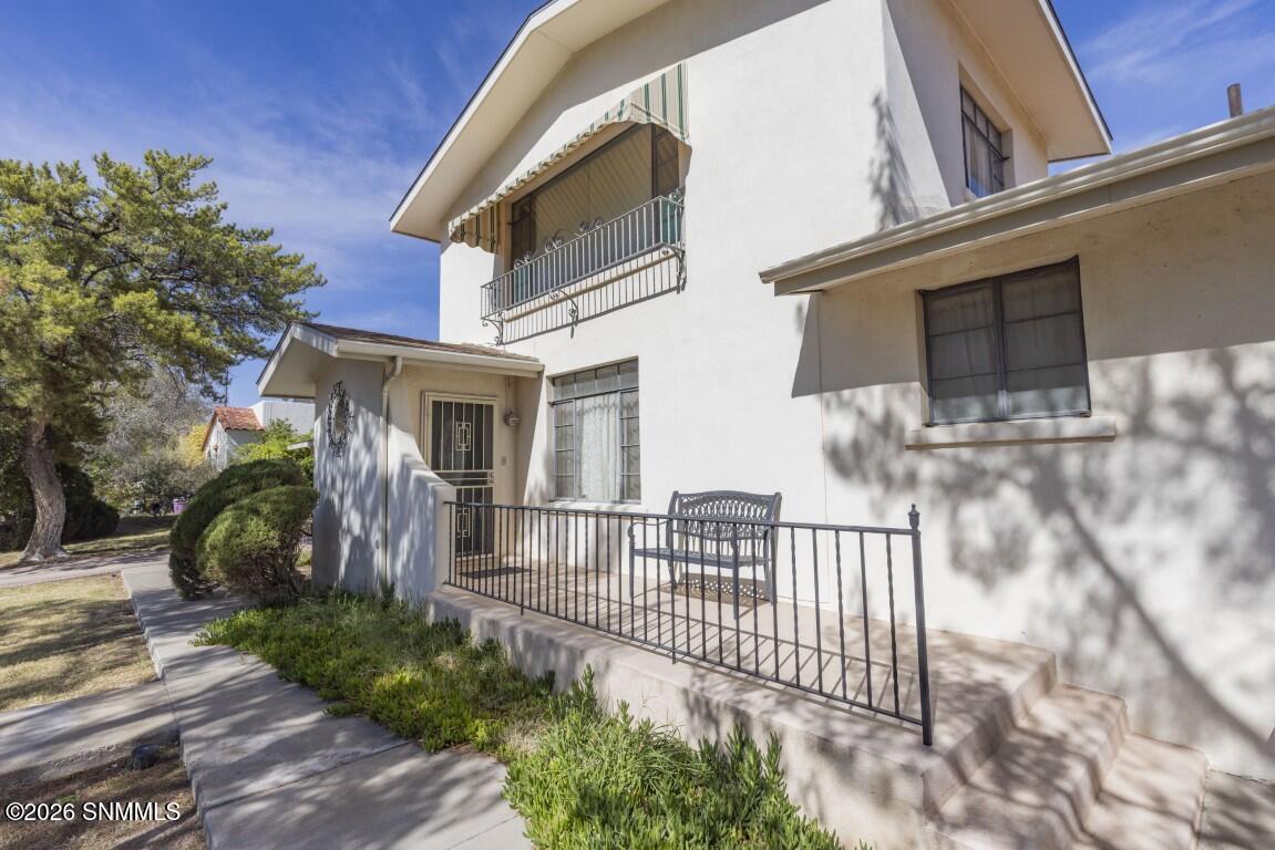 950 Hess Terrace Property Photo 3
