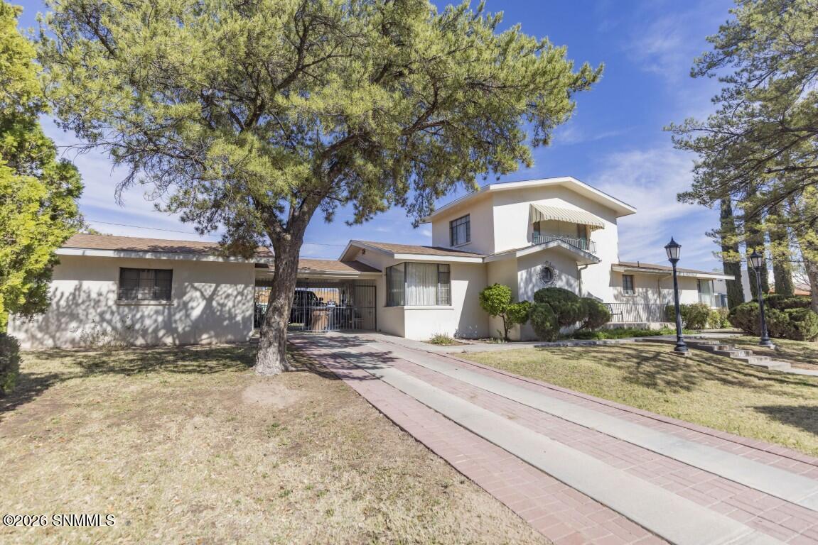 950 Hess Terrace Property Photo 4