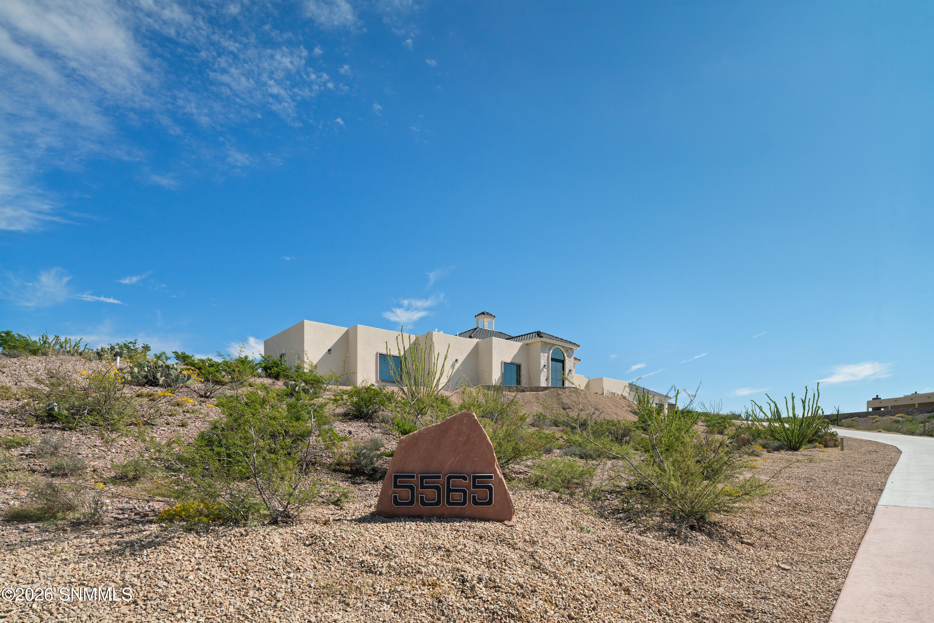 5565 Vista Rico Property Photo 4