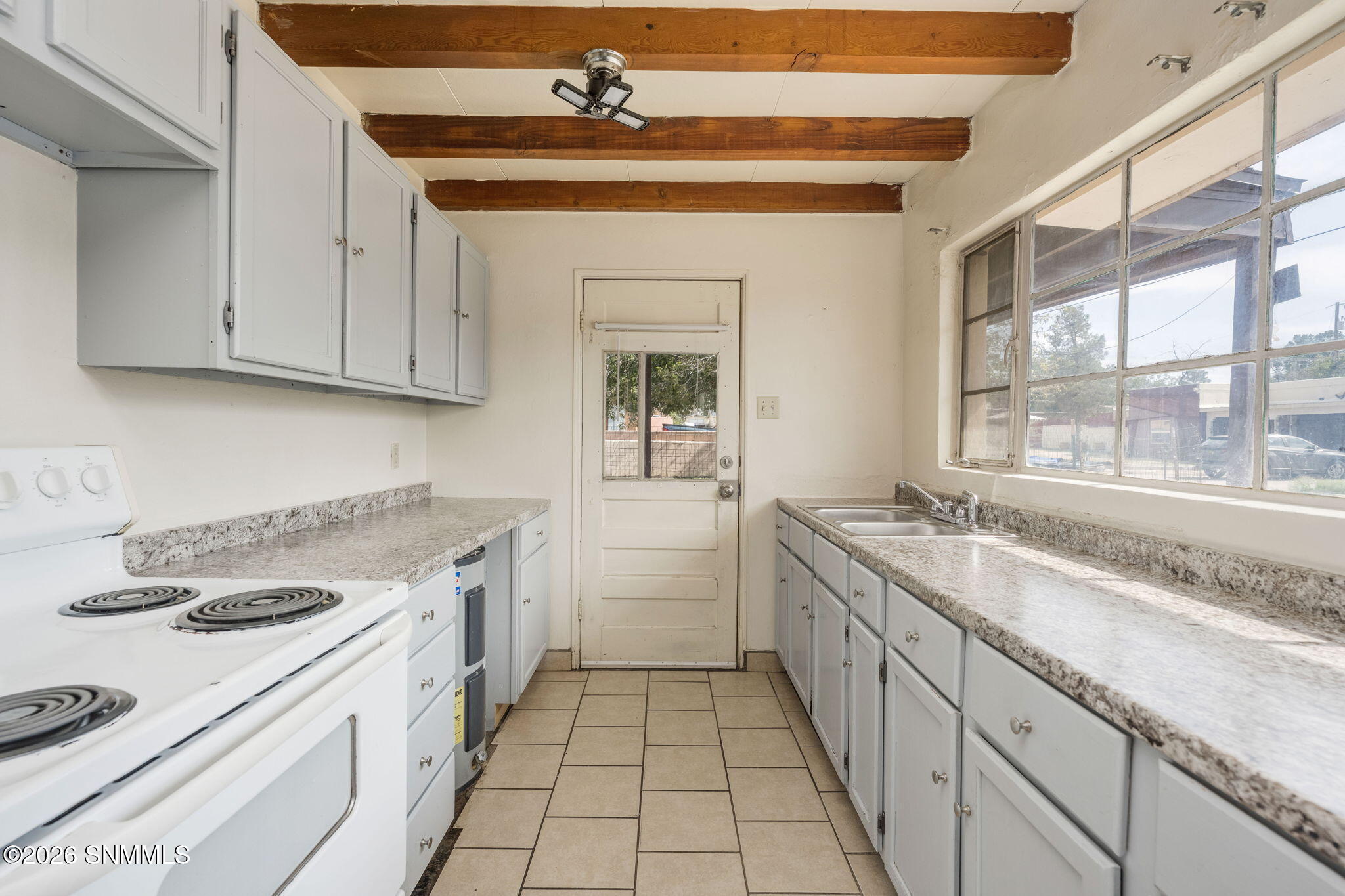 1517 E Boutz Road Property Photo 5