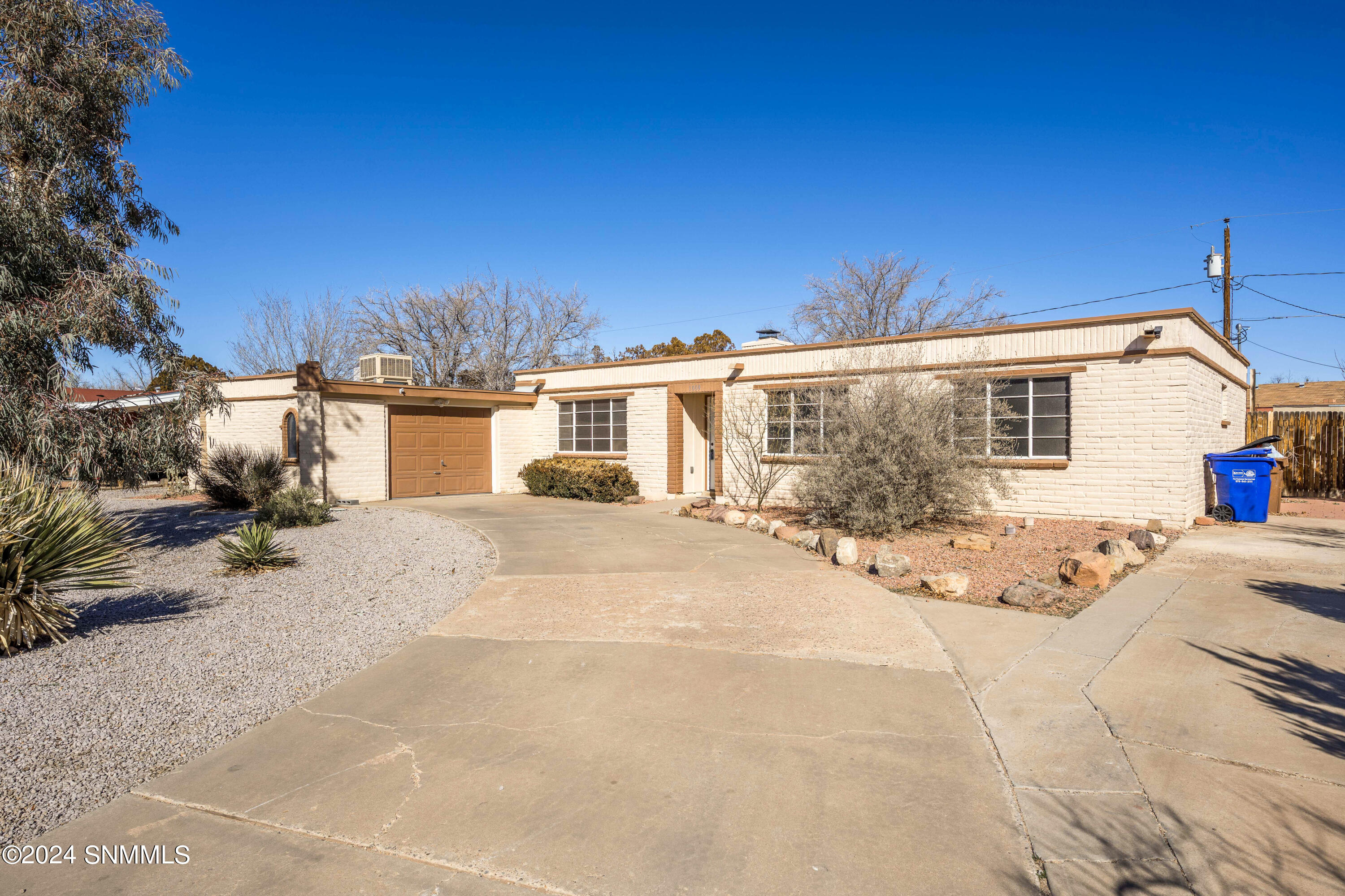 1009 Hickory Drive Property Photo 1