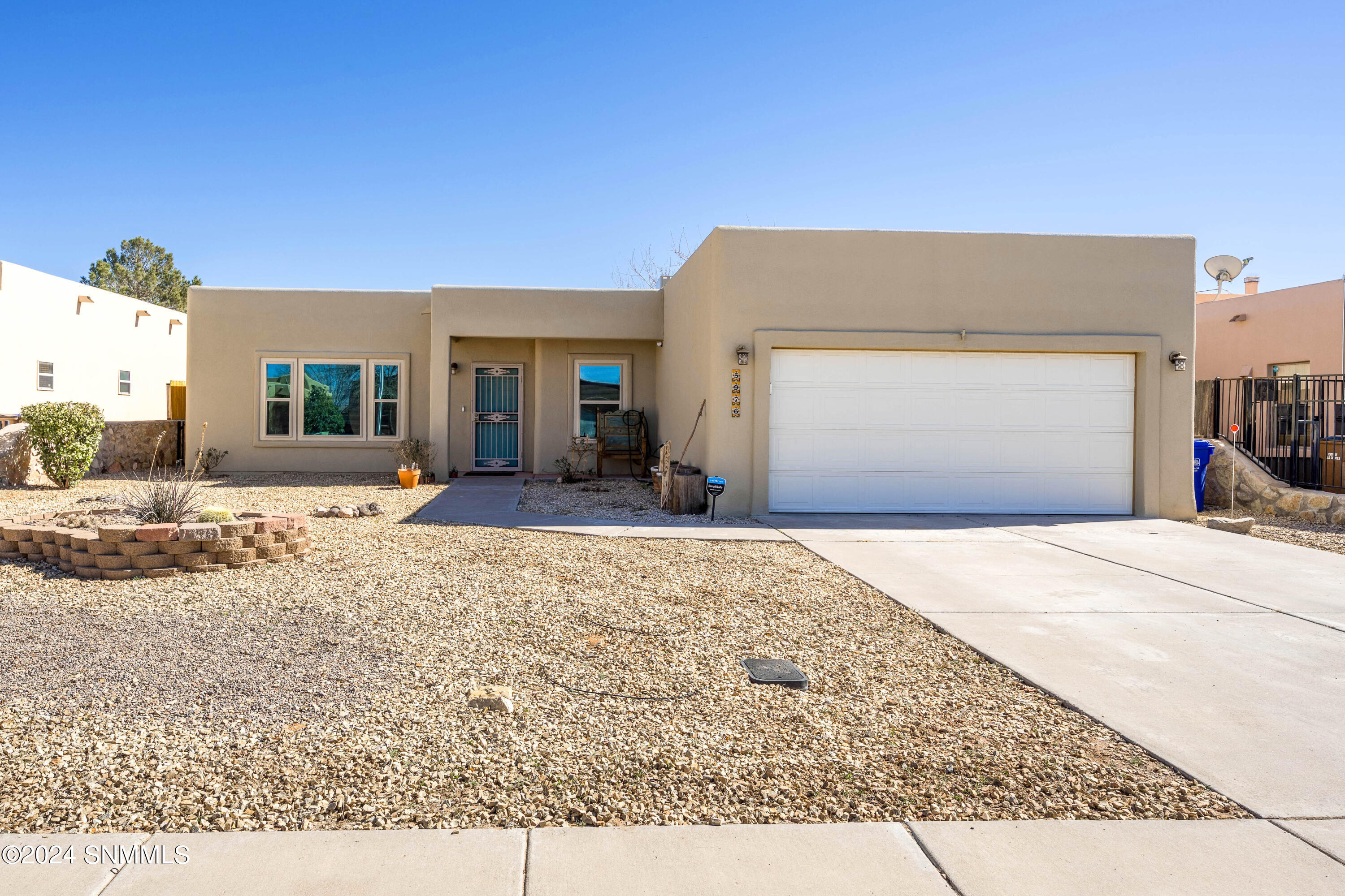 5976 Leaping Lizard Loop Property Photo 1