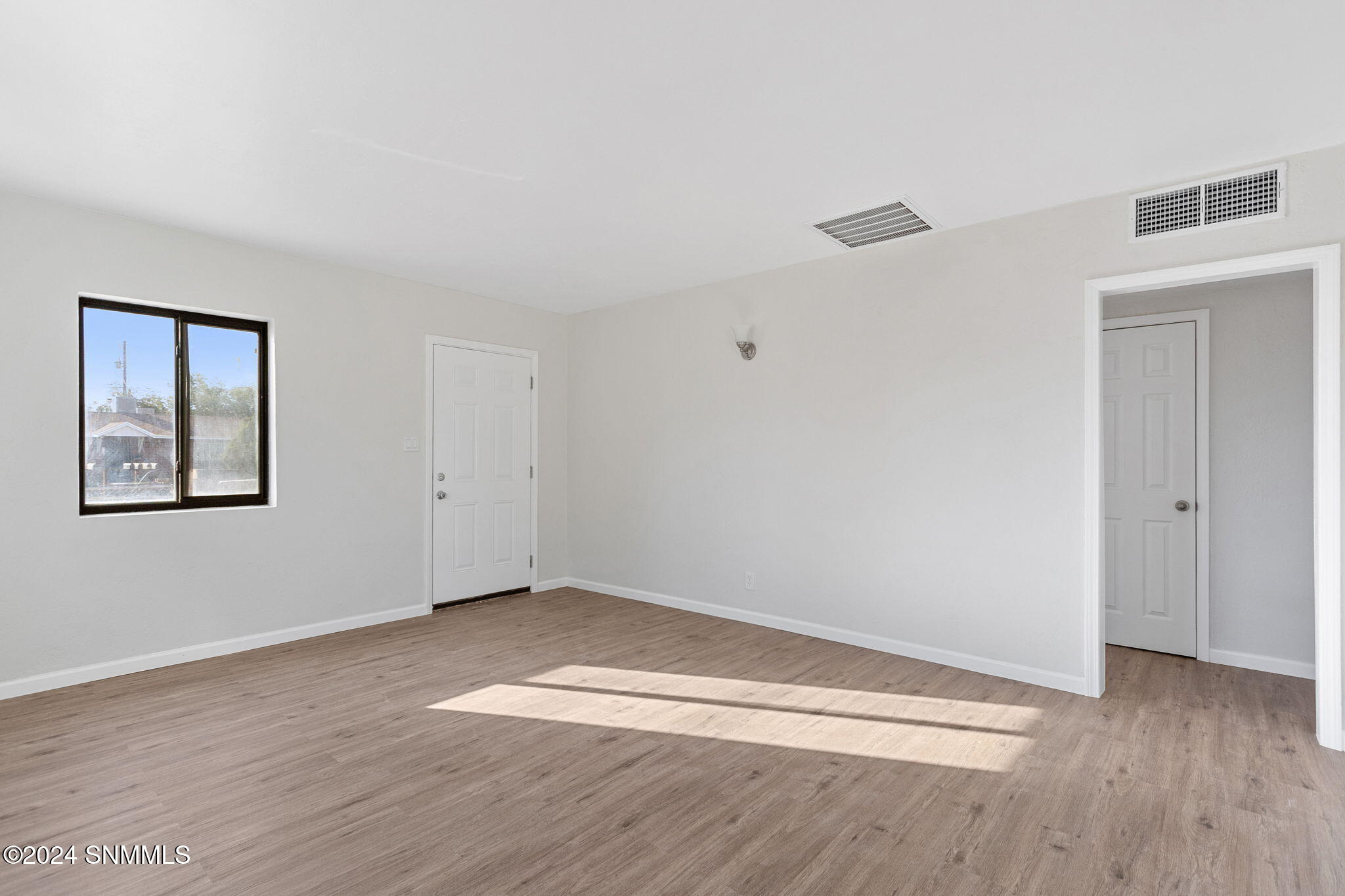 697 S Melendres Street Property Photo 5