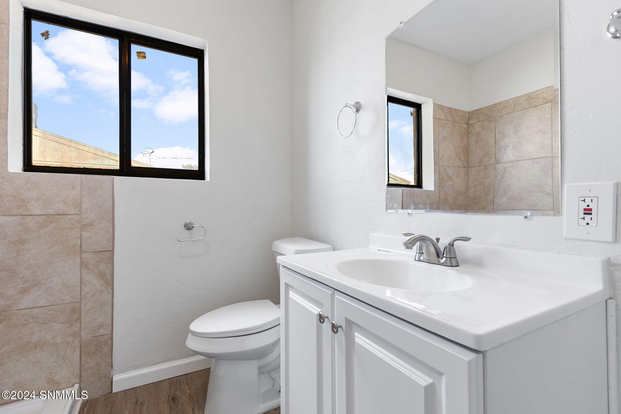 697 S Melendres Street Property Photo 16