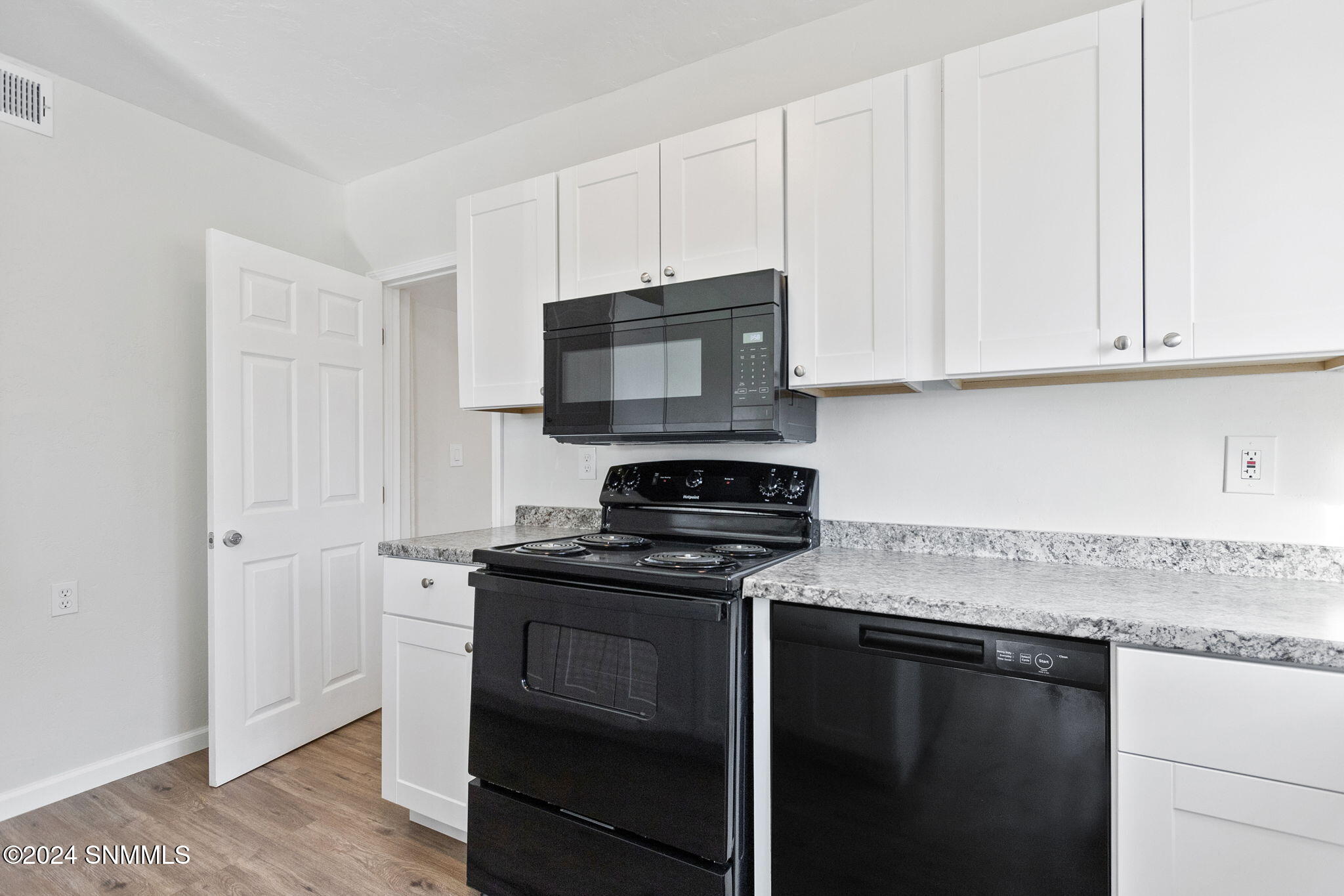 697 S Melendres Street Property Photo 19