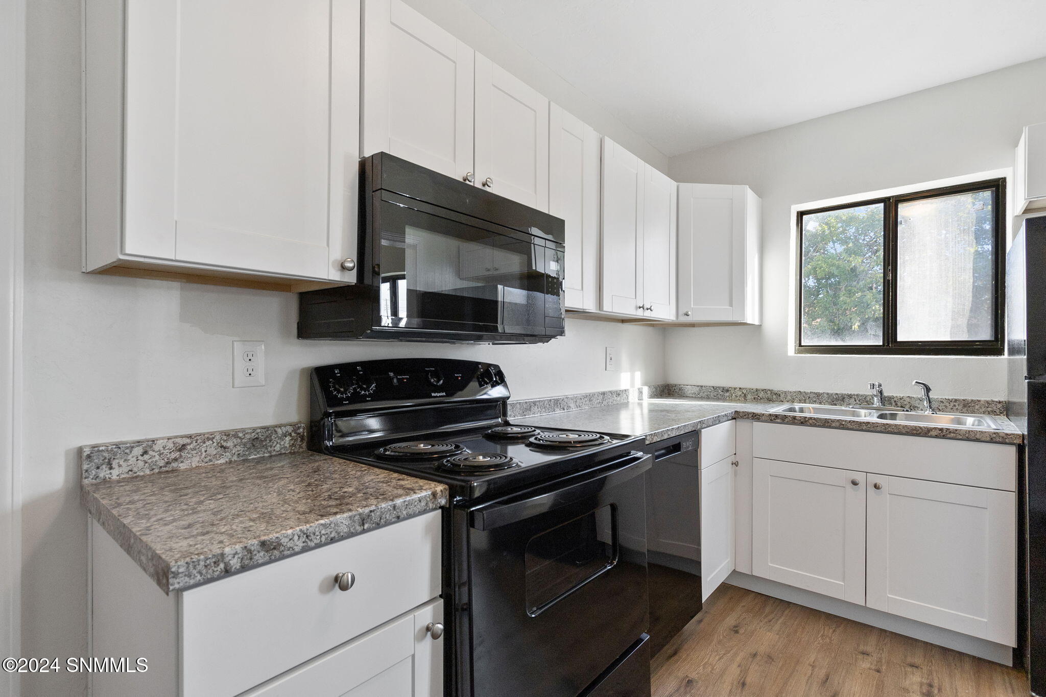 697 S Melendres Street Property Photo 21