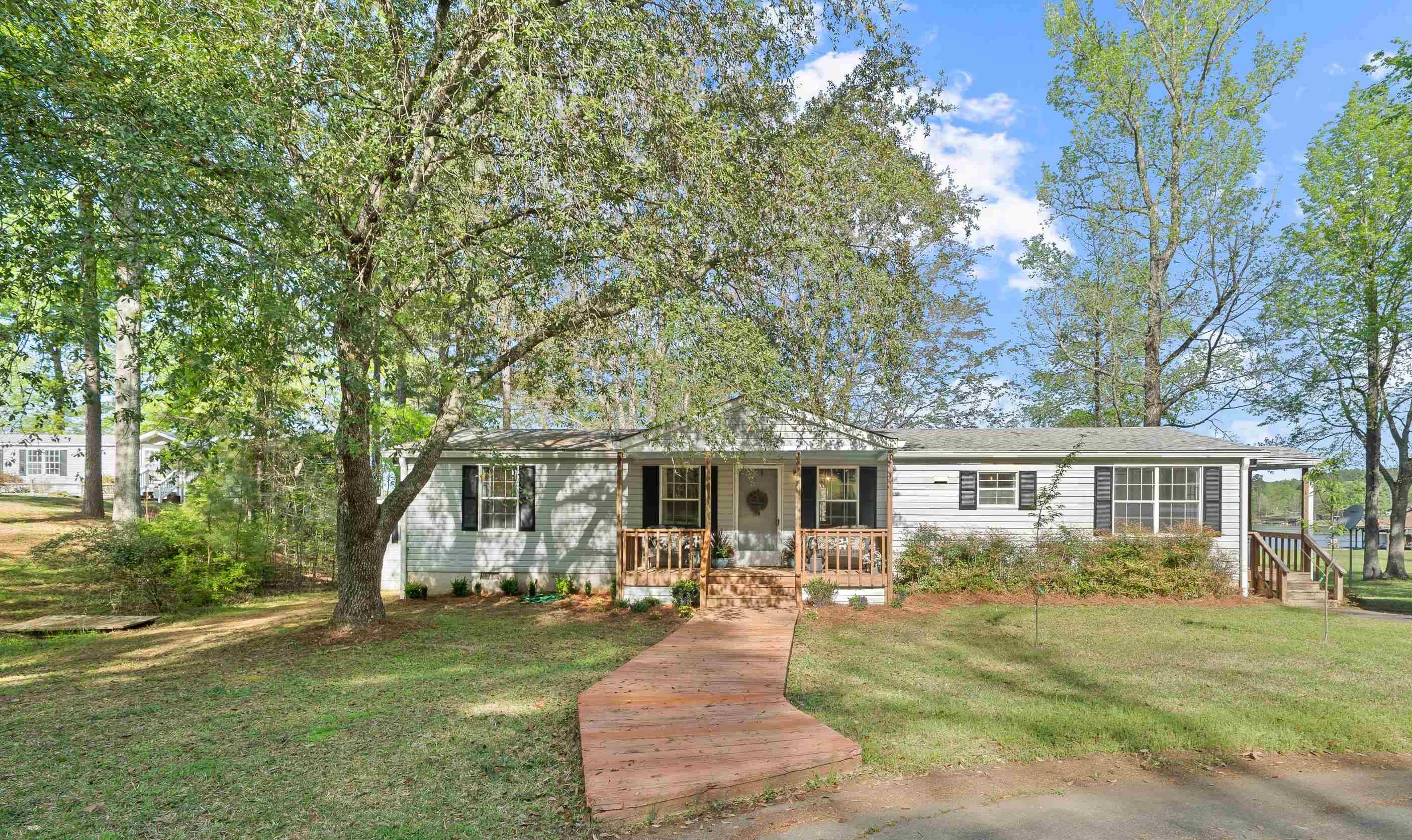 715 Ne Jamesway Drive Property Photo