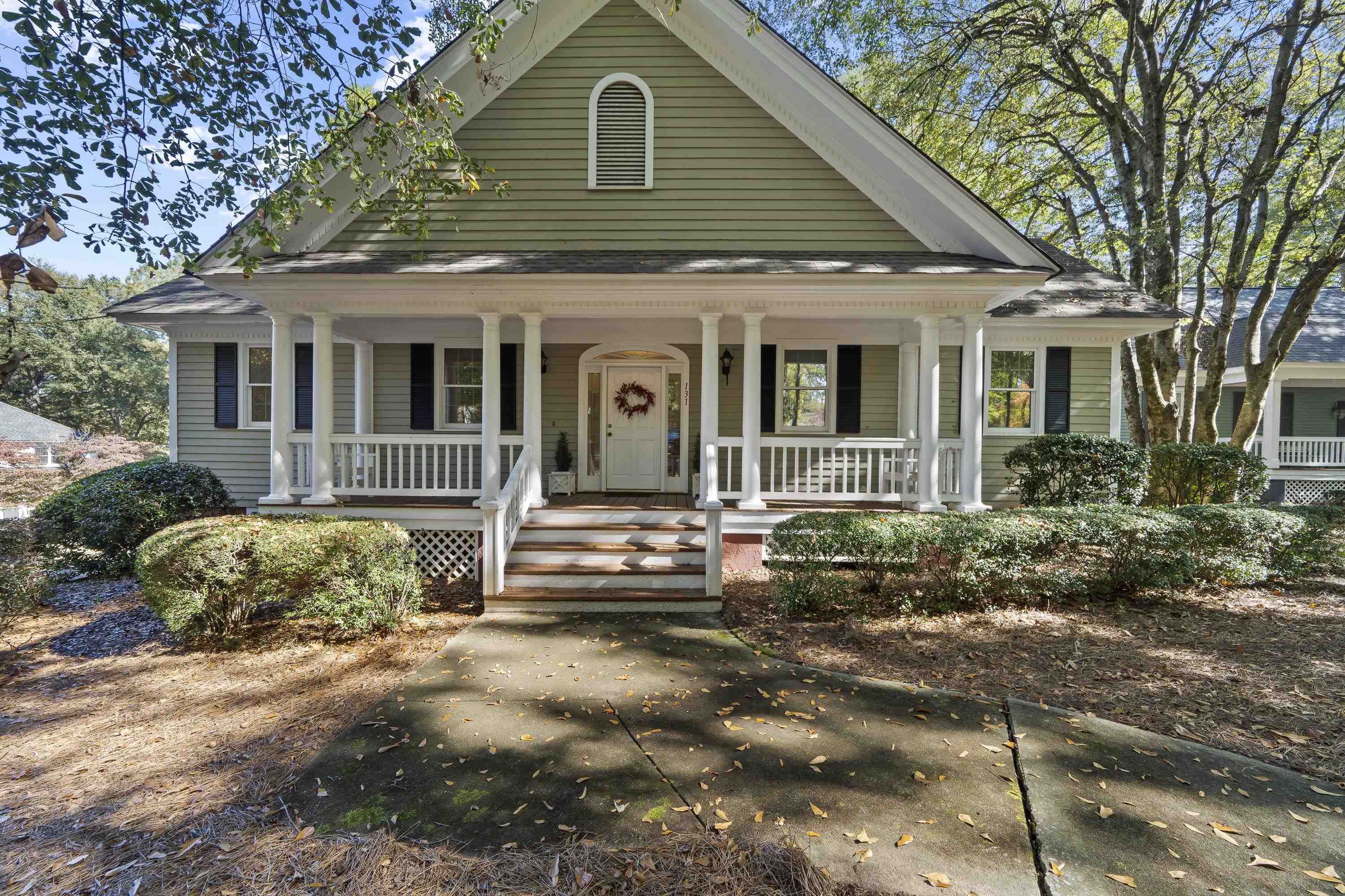 131 Oakton South Property Photo 1